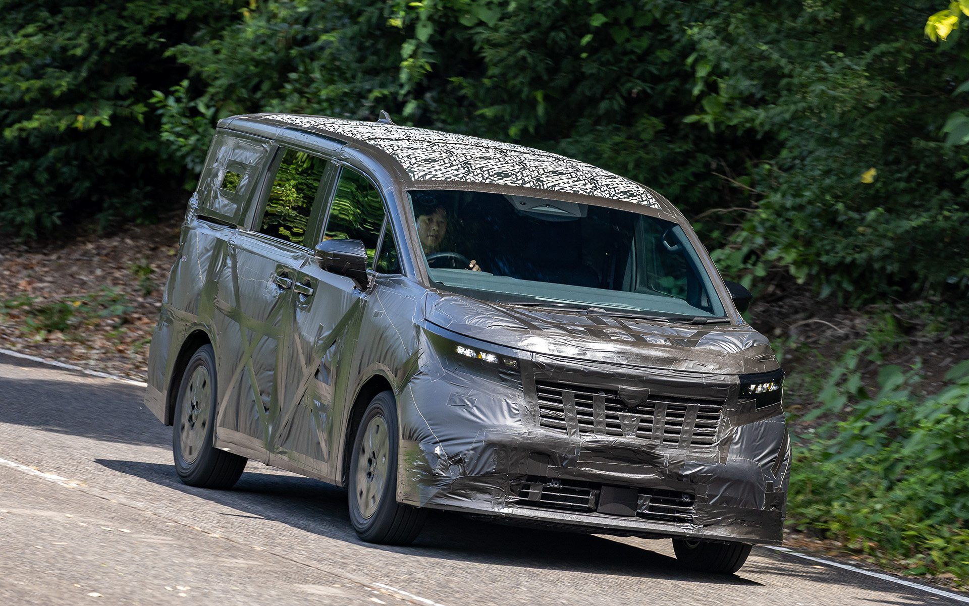 次期エルグランドのプロトタイプに栃木のテストコースで試乗