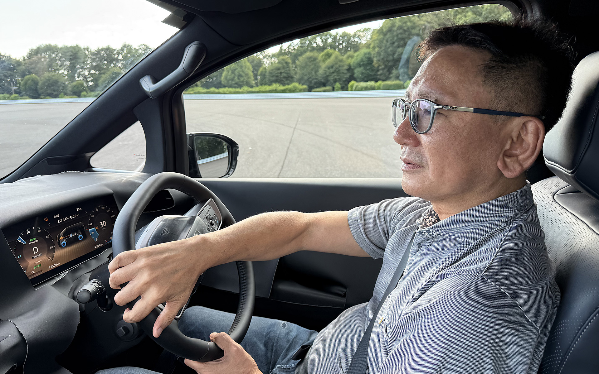 次期エルグランドでは目線がかなり高くなり、見晴らしがかなりよくなった