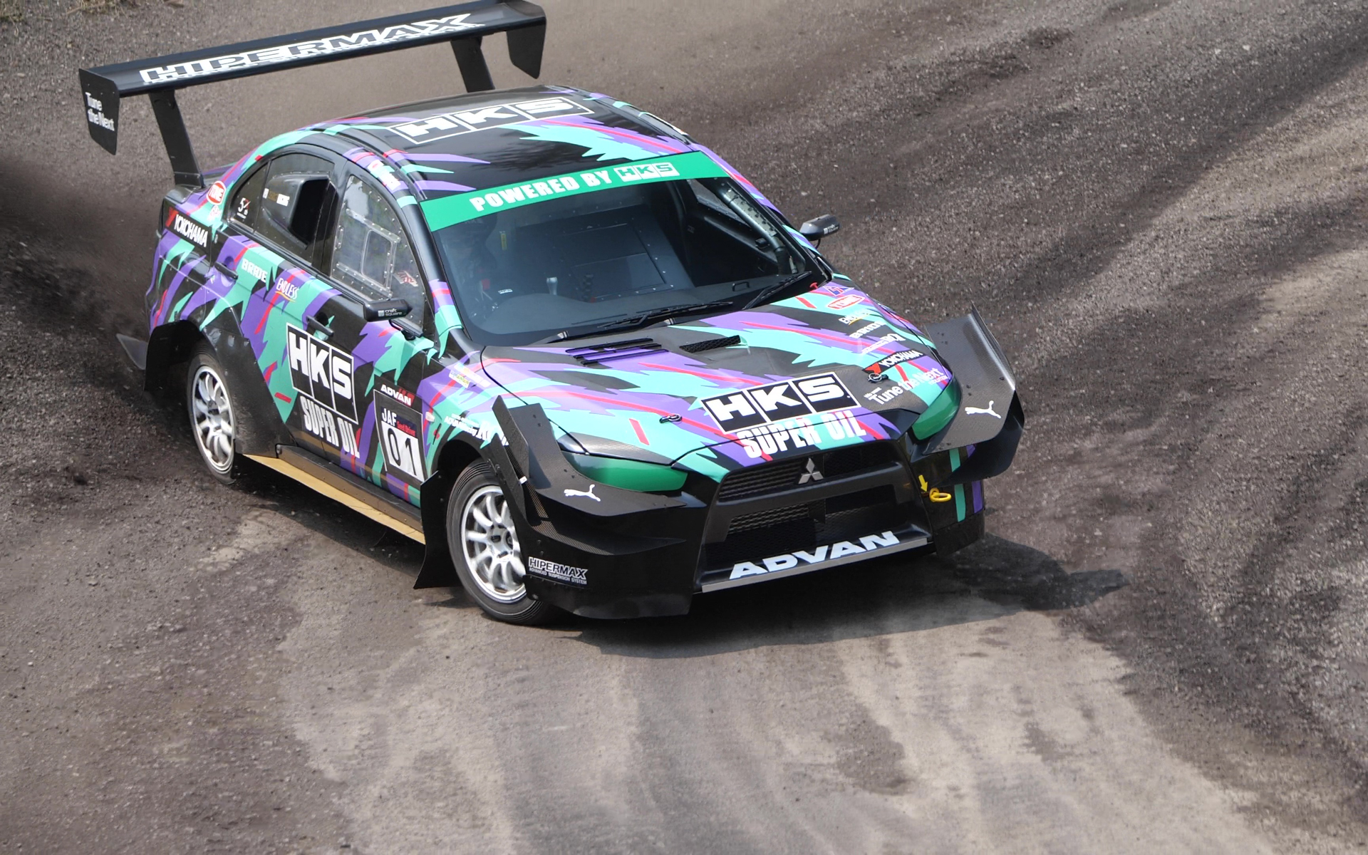 HKSランサーエボリューション（ドライバー：田口勝彦選手）の全日本ダートトライアル選手権での走行シーン