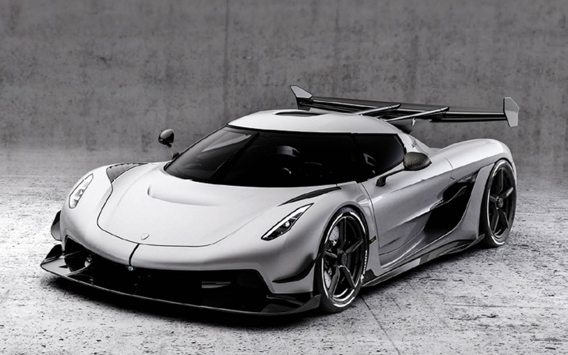 ハイエンド・スピーカーシステム「Confidence GOLD」を装着する「ケーニグセグ ジェスコ」を初公開