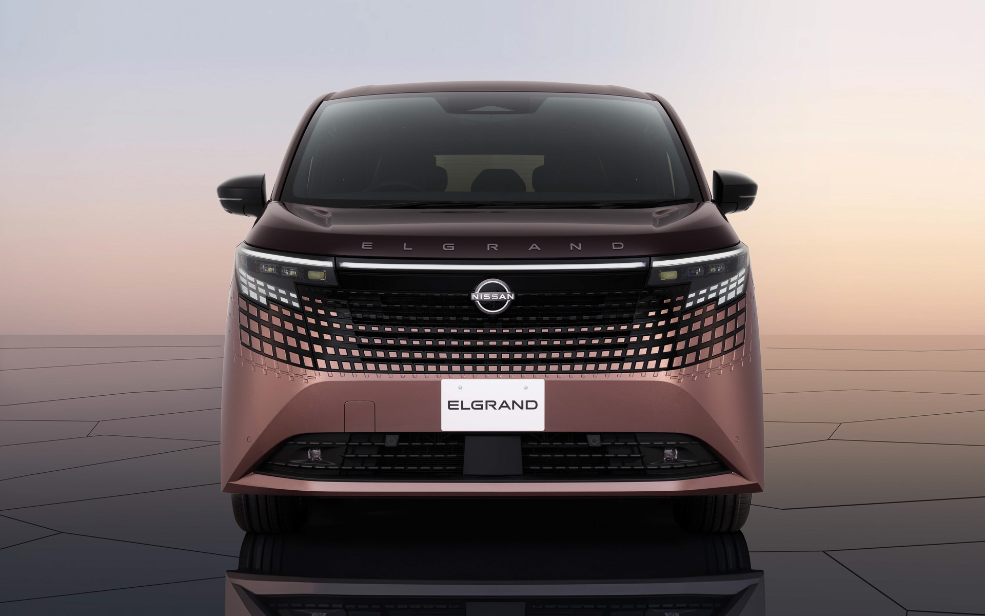 新型エルグランドのボディサイズは4995×1895×1975mm（全長×全幅×全高。数値は日産測定値）。現行モデルから30mm長く、45mm広くなるとともに、全高が160mm高くなったのがトピック