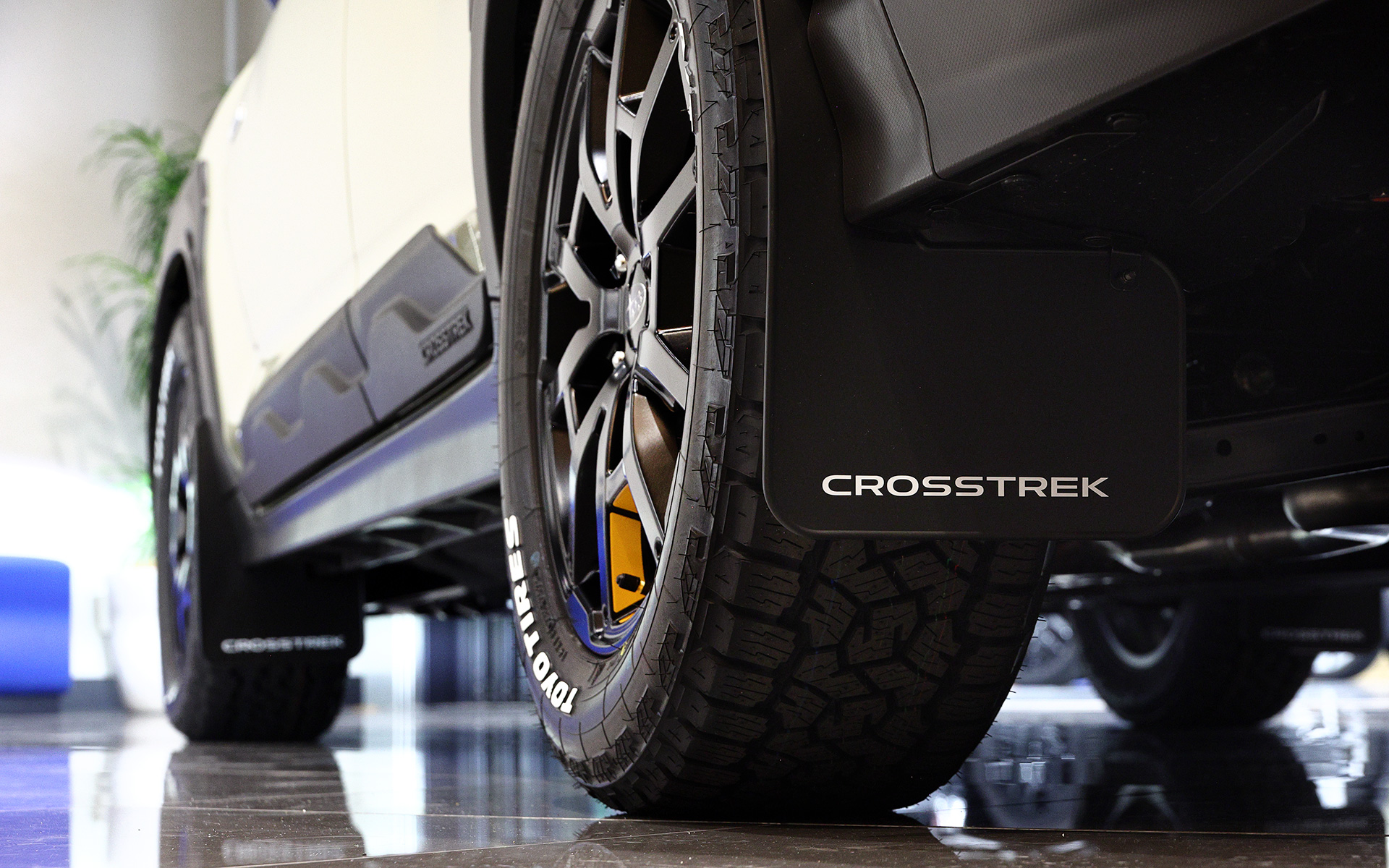 マッドフラップには「CROSSTREK」のロゴが入る