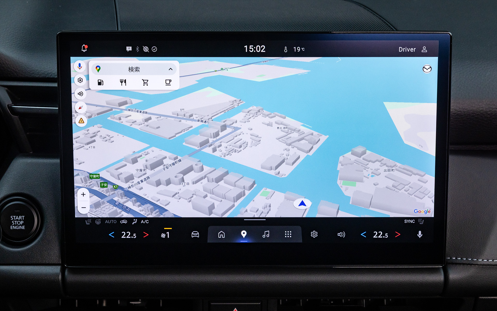 12.9インチのセンターディスプレイ。上部には時計や通知、下部にはエアコン設定が常時表示される。エアコン温度設定などは上下ボタン部分をタッチするだけでなくスワイプで一気に変更することができる。もちろん音声でも可能