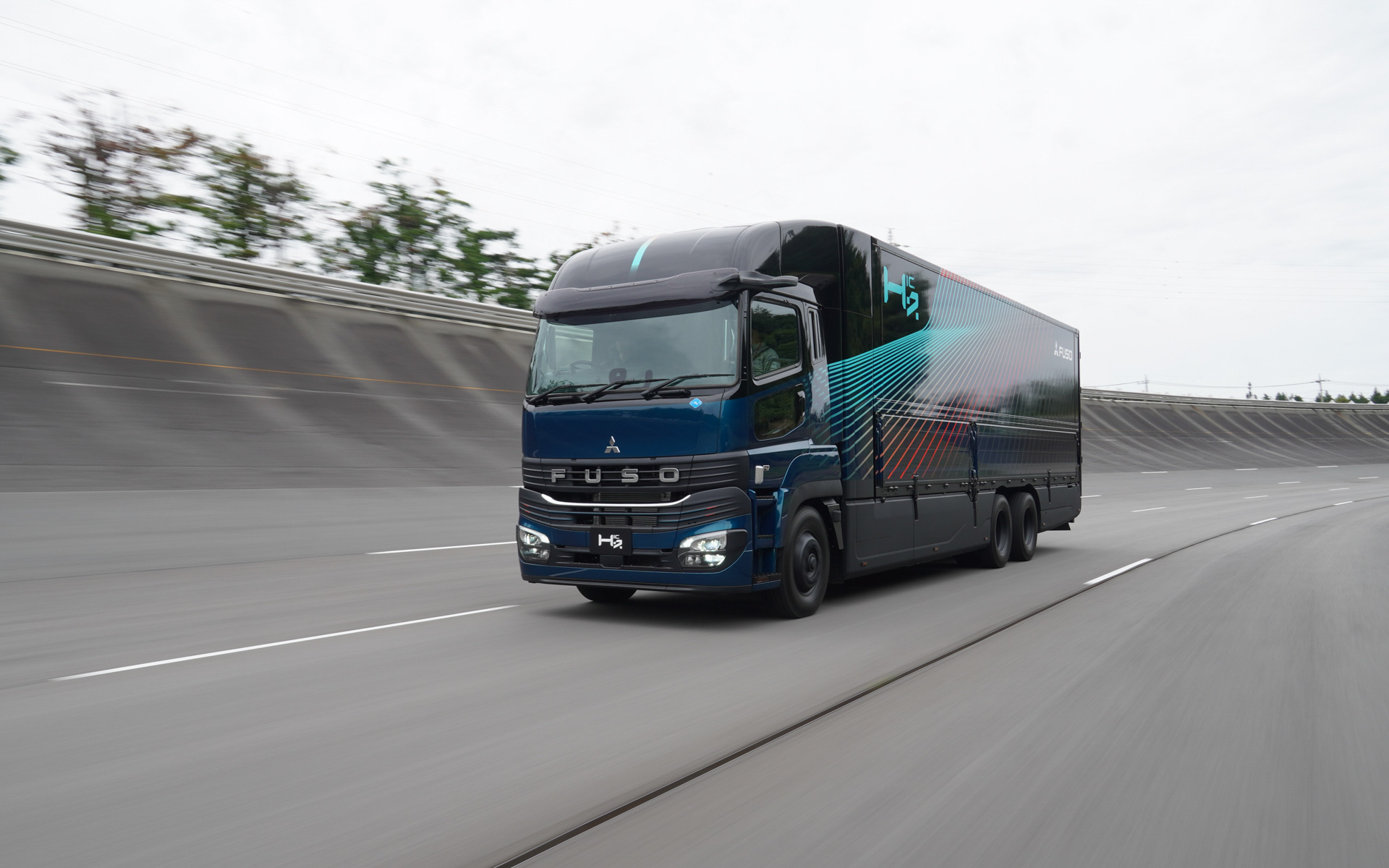 テストコースを走行した