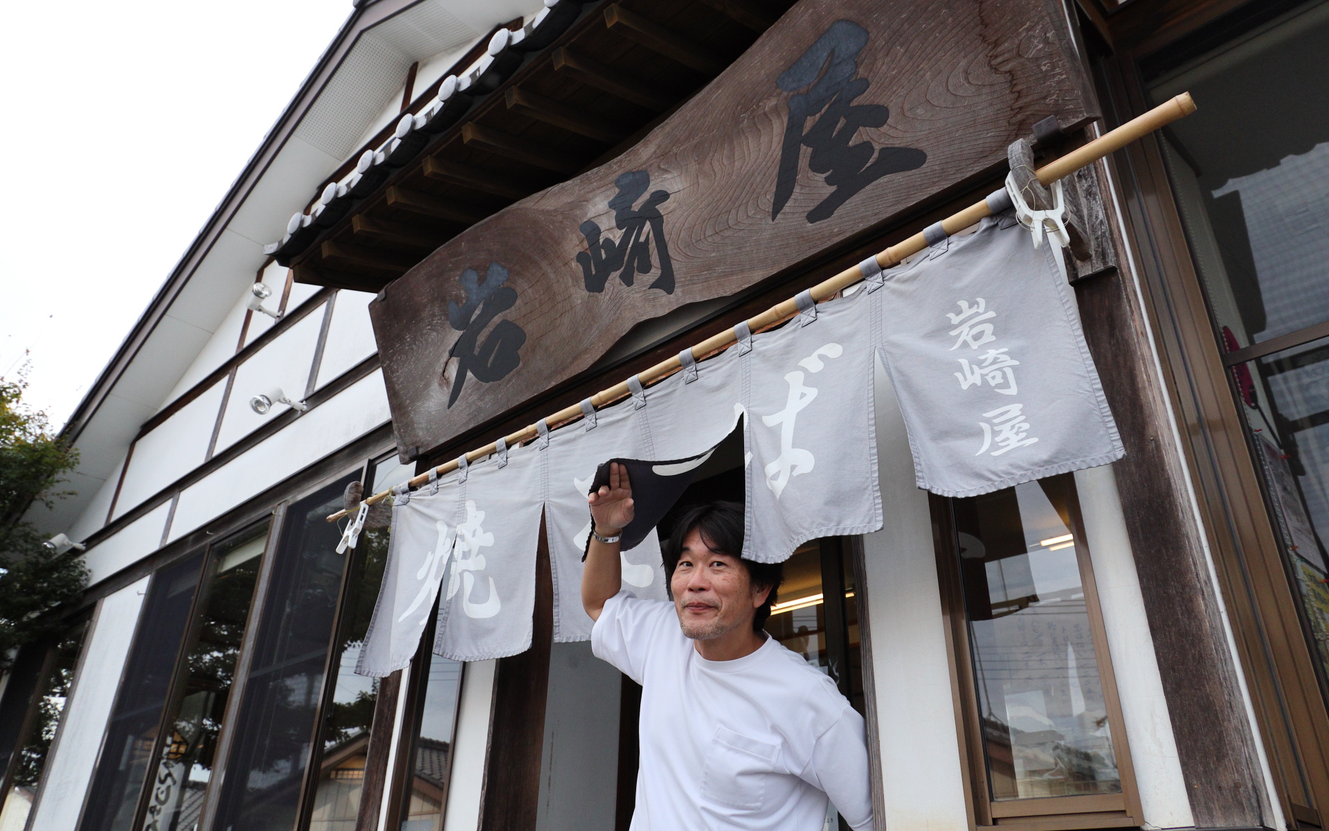 「太田グルメと言えば焼きそばでしょう！」と聞き、焼きそば大好きな筆者は大喜び。太田でも老舗だという「岩崎屋」に向かった