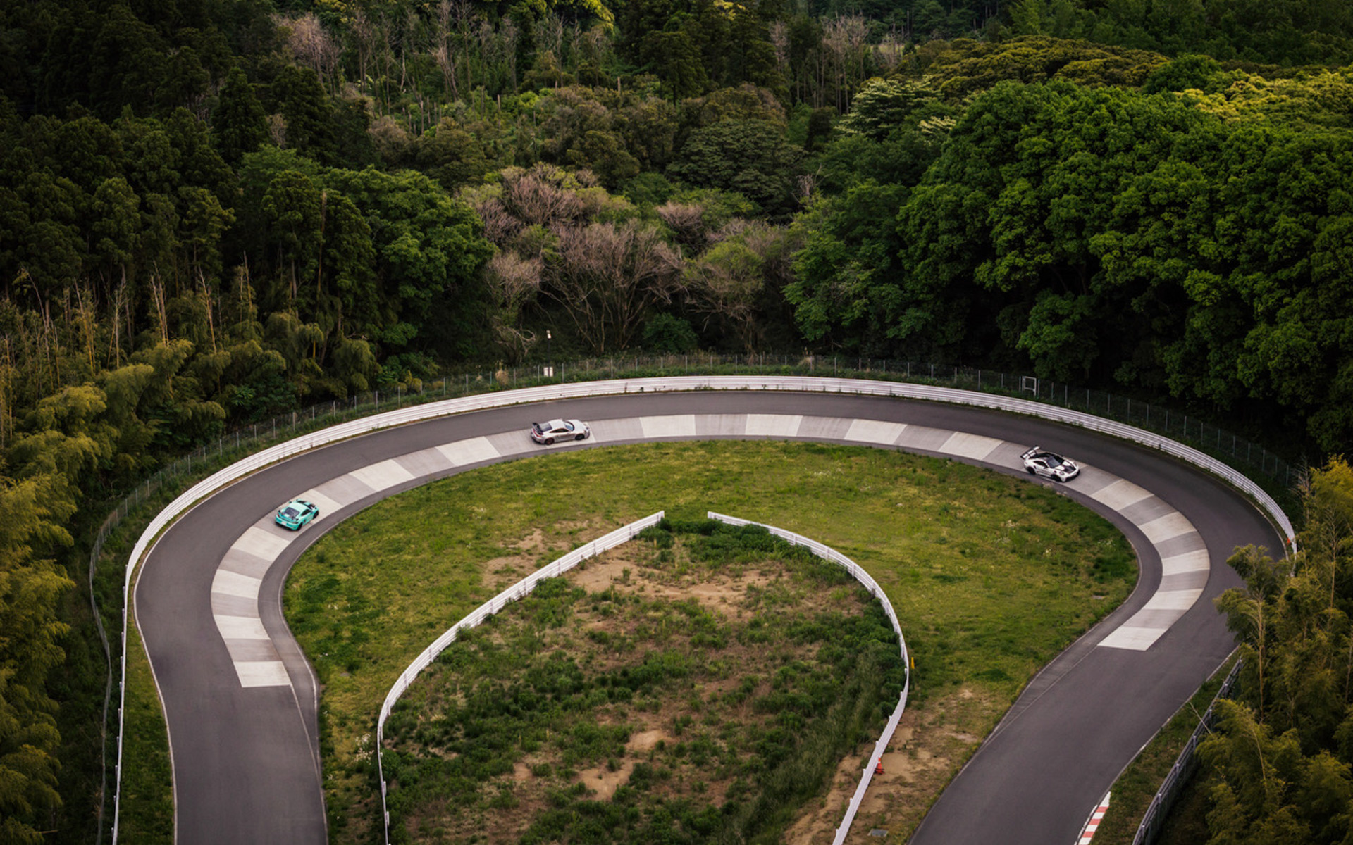 メインとなるハンドリングモジュールには、ニュルブルクリンクサーキットで有名なカルーセルを模したセクションがあります。ちょっとドキドキですが、駆け抜ける爽快感は病みつきになりそう