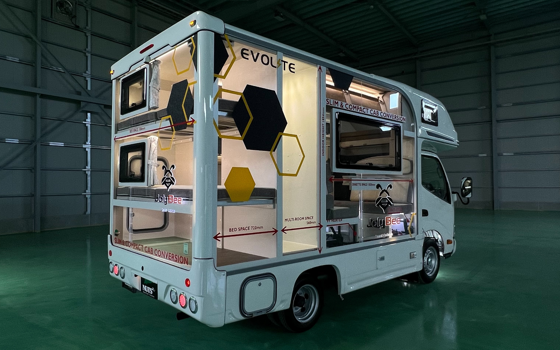 コンパクトでも必要な機能はバッチリで、常設2段ベッド仕様