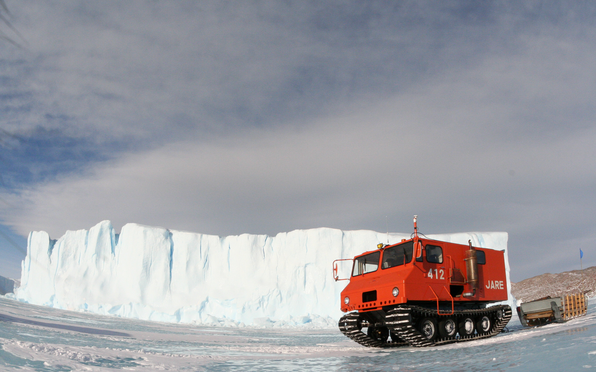 南極観測用雪上車SM40S（写真提供：国立極地研究所）