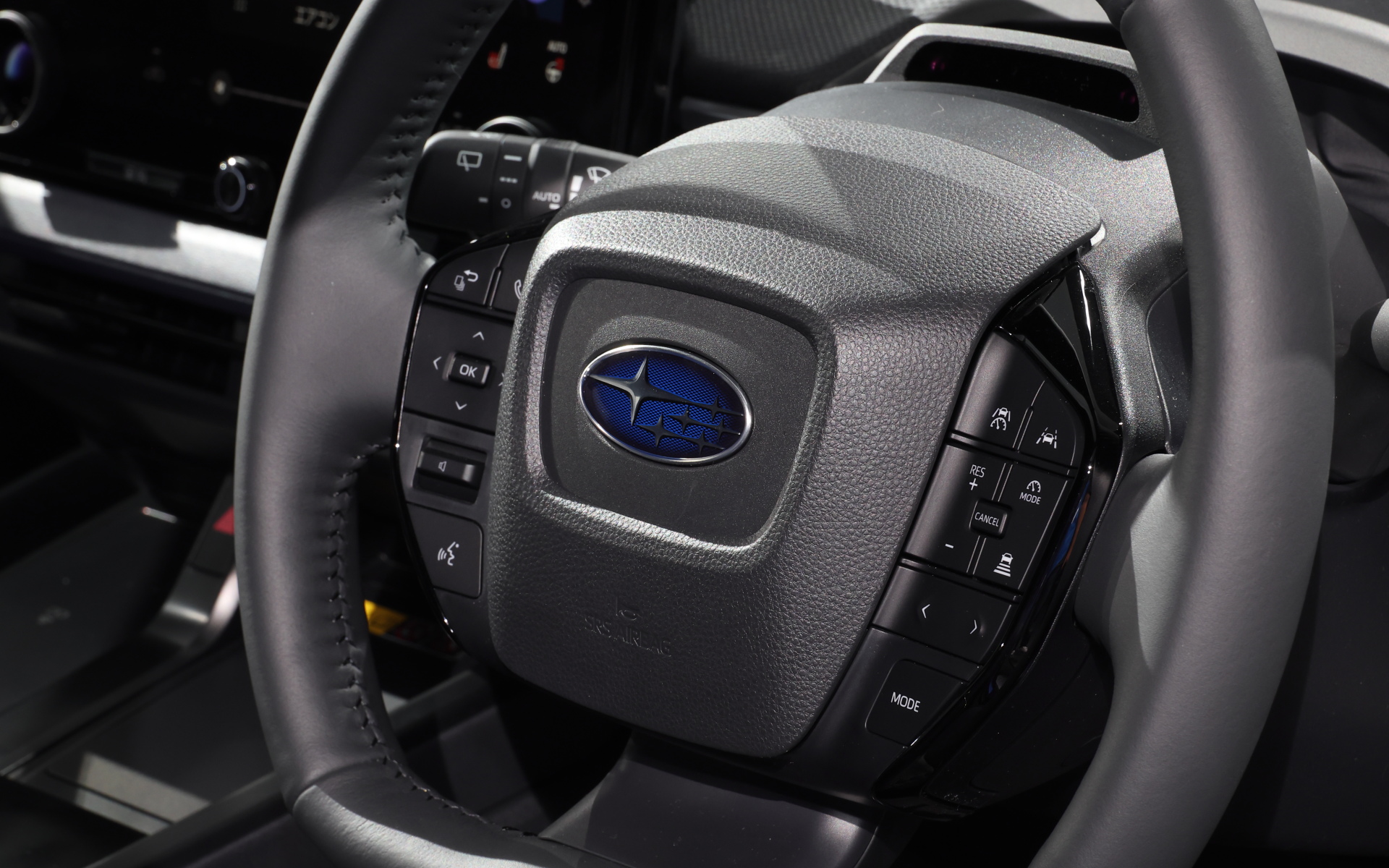 ソルテラと同じ異形ステアリング