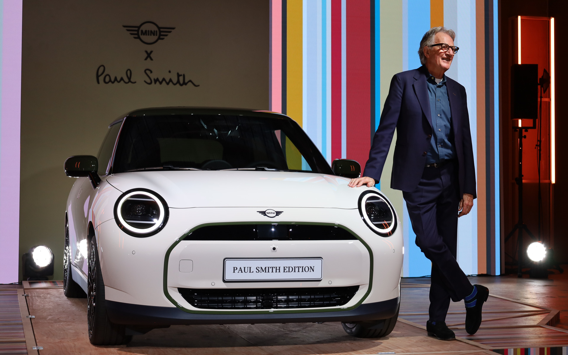 The NEW MINI Paul Smith Editionのローンチ・レセプション会場に駆けつけたデザイナーのポール・スミス氏