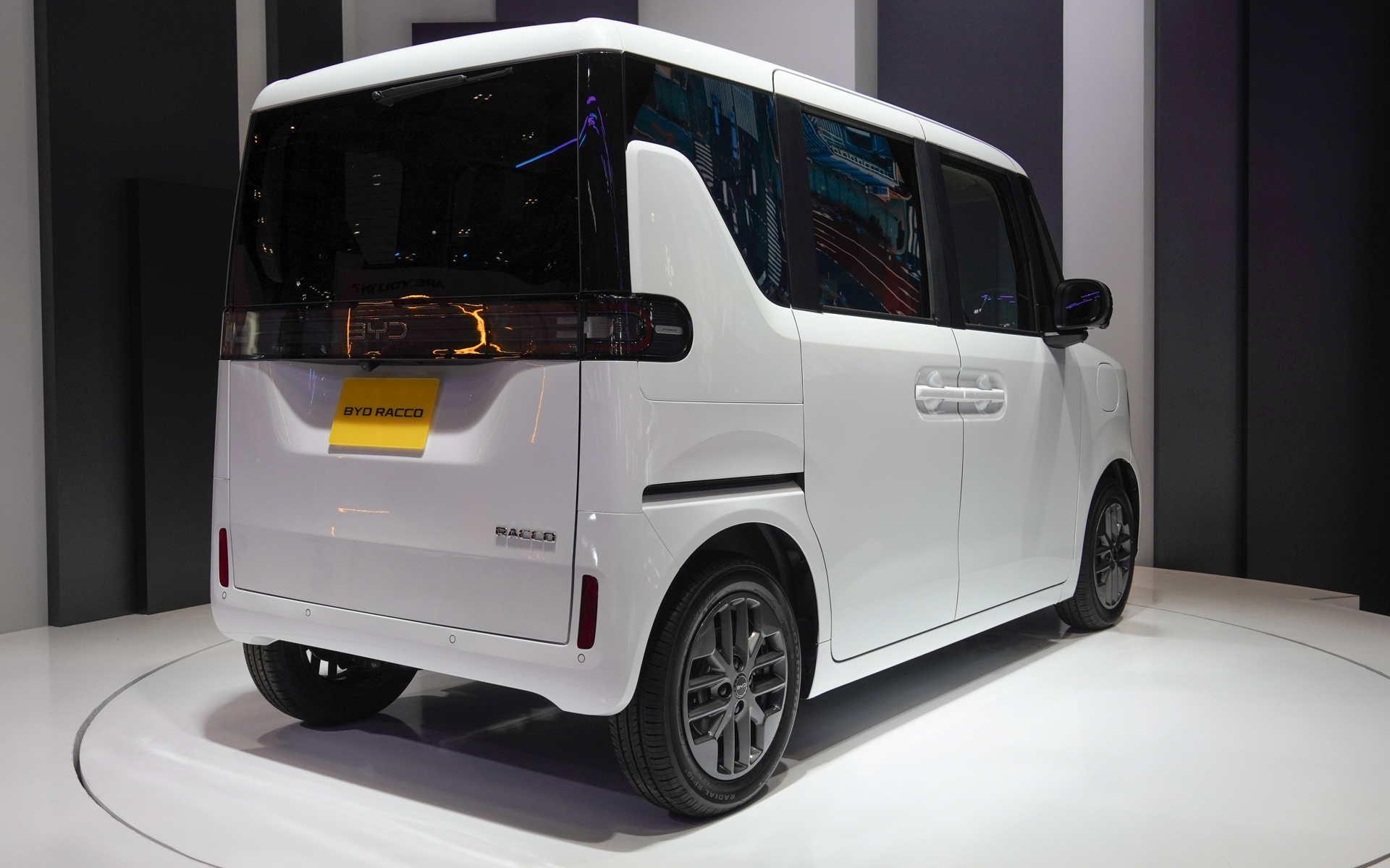 一般的な軽ハイトワゴンの外見となっている