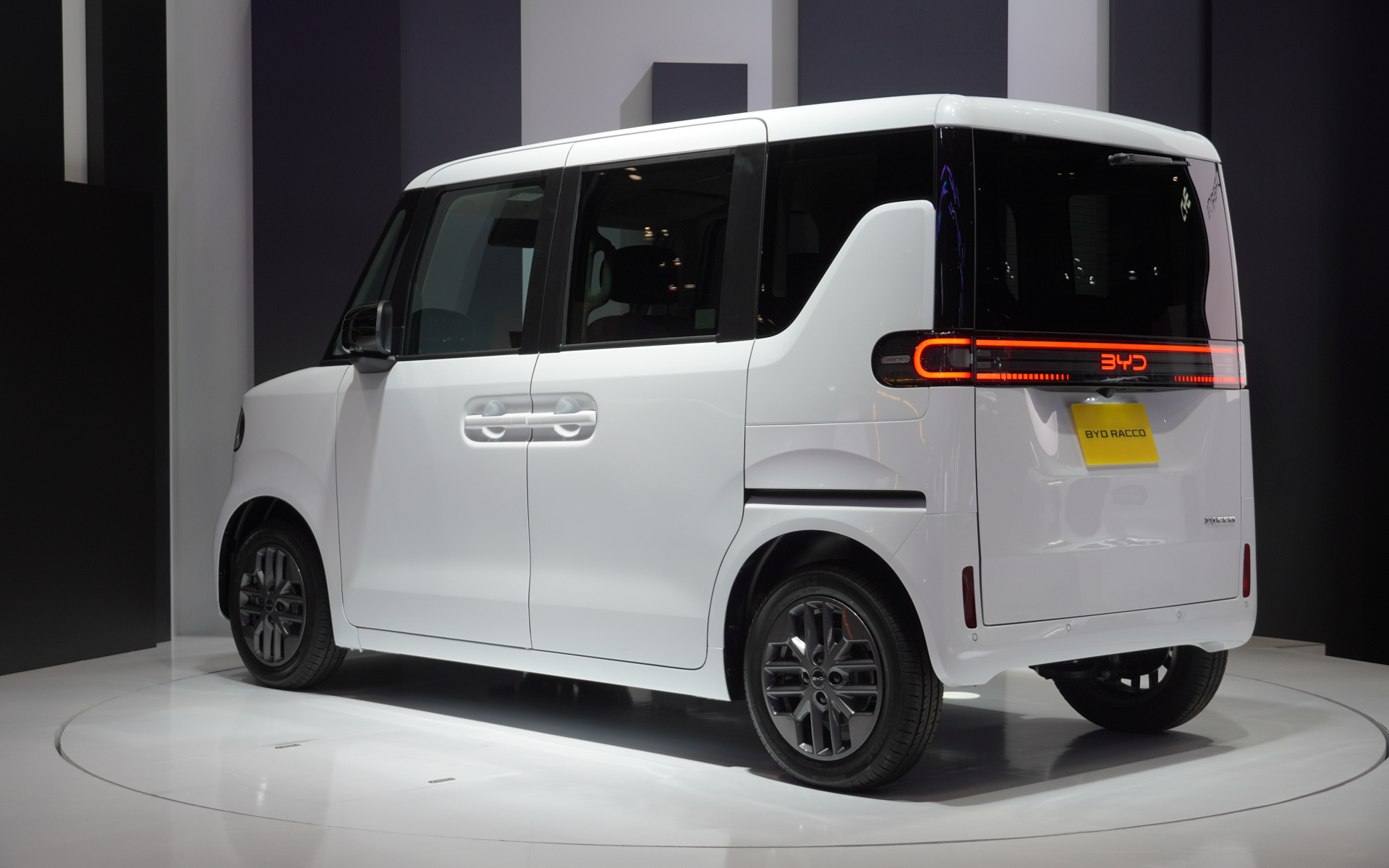 一般的な軽ハイトワゴンの外見となっている