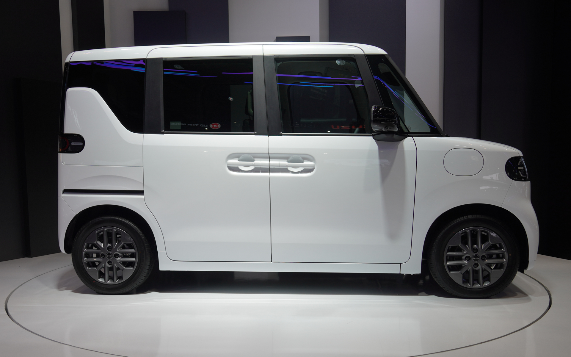 一般的な軽ハイトワゴンの外見となっている