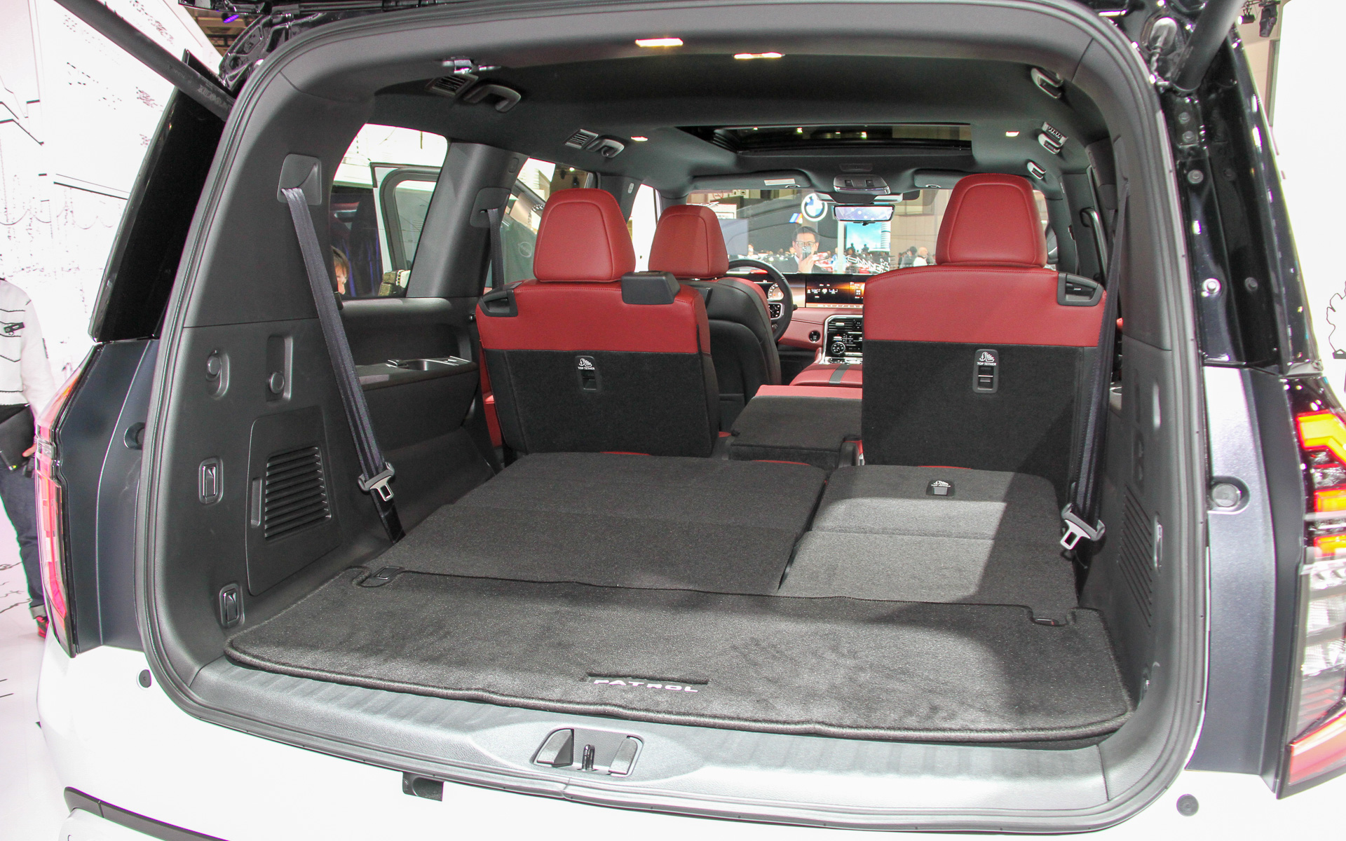 ジャパンモビリティショーの会場ではパトロールへの乗り込みも可能。「Klipsch」の12スピーカーサウンドシステムにも注目