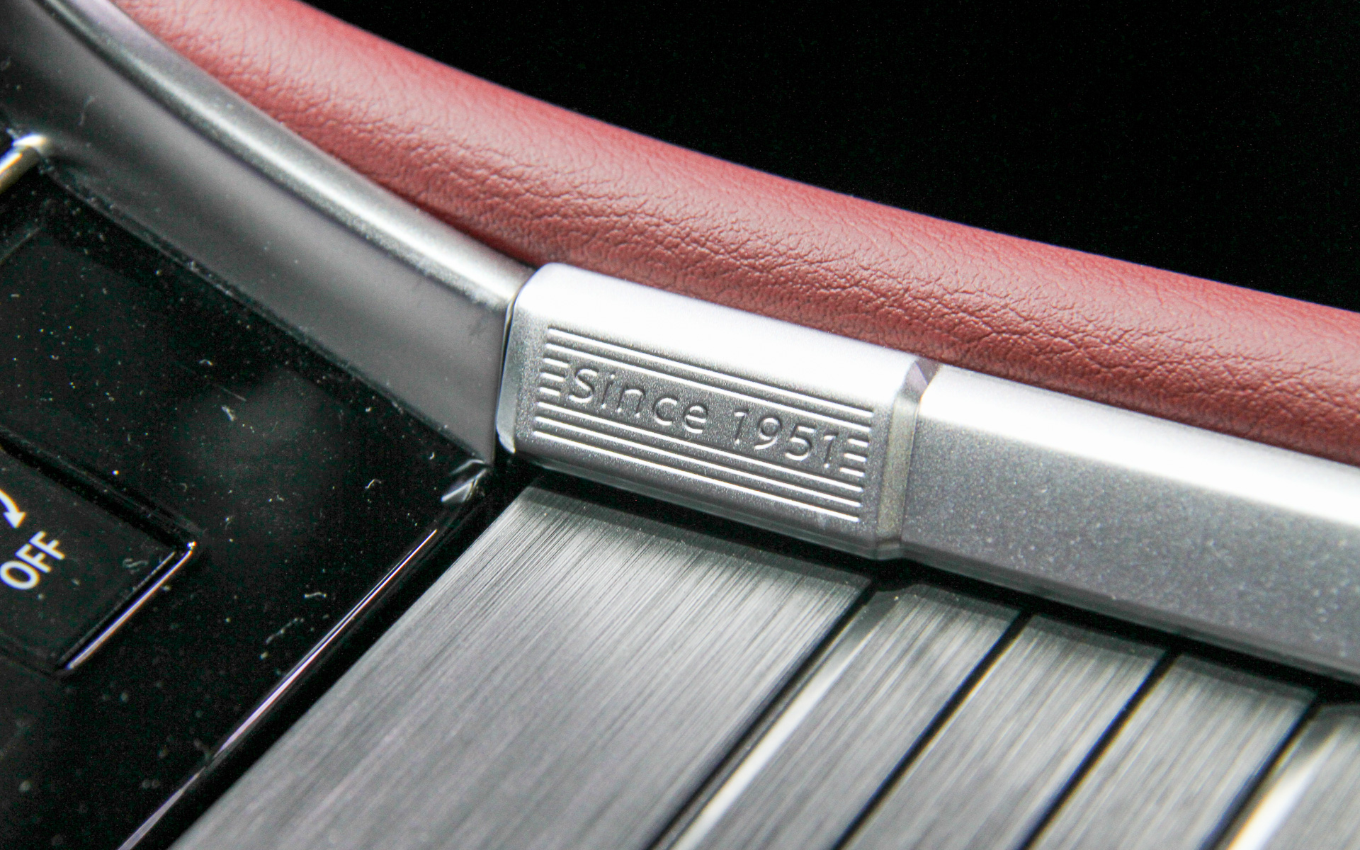 パトロール（4W60型）が誕生したのは1951年ということから、現行パトロールの内装や外装の一部に「Since 1951」のロゴが入る