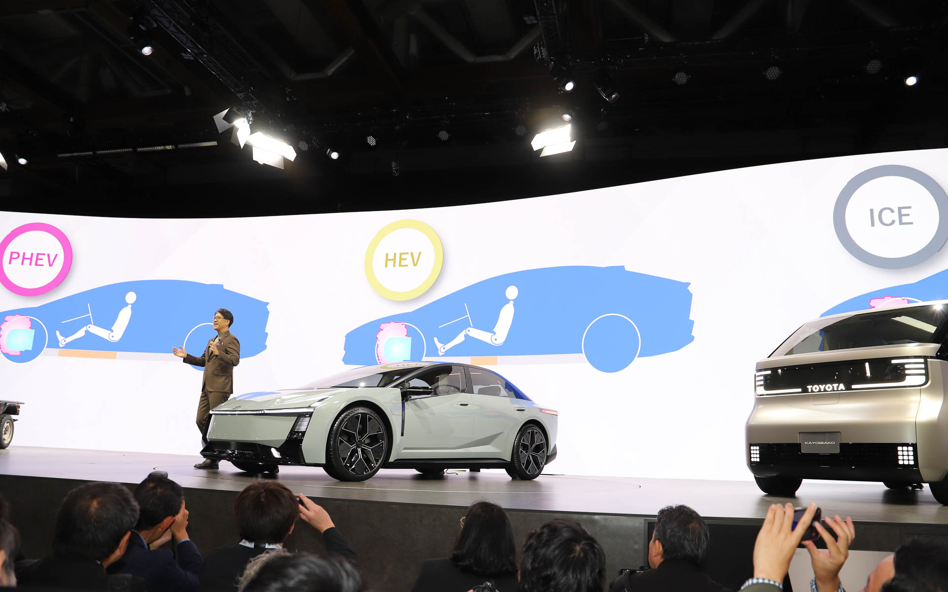 カローラは、BEV、PHEV、ICEなど、どんなパワートレーンでも乗りたくなるクルマにするための発明が詰まっているという