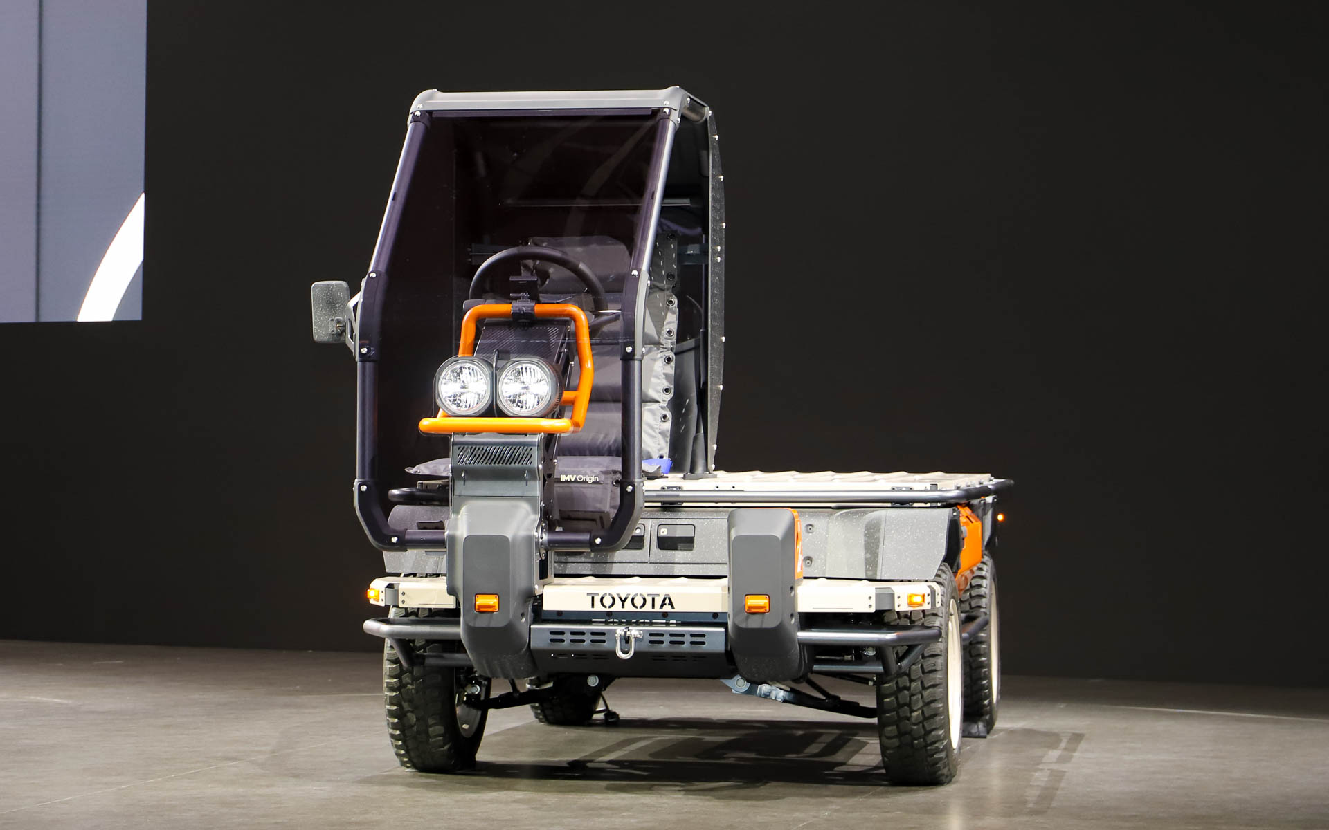 IMV Originは、人を乗せるか、荷物を載せるか、使う人によって自由に決められるという