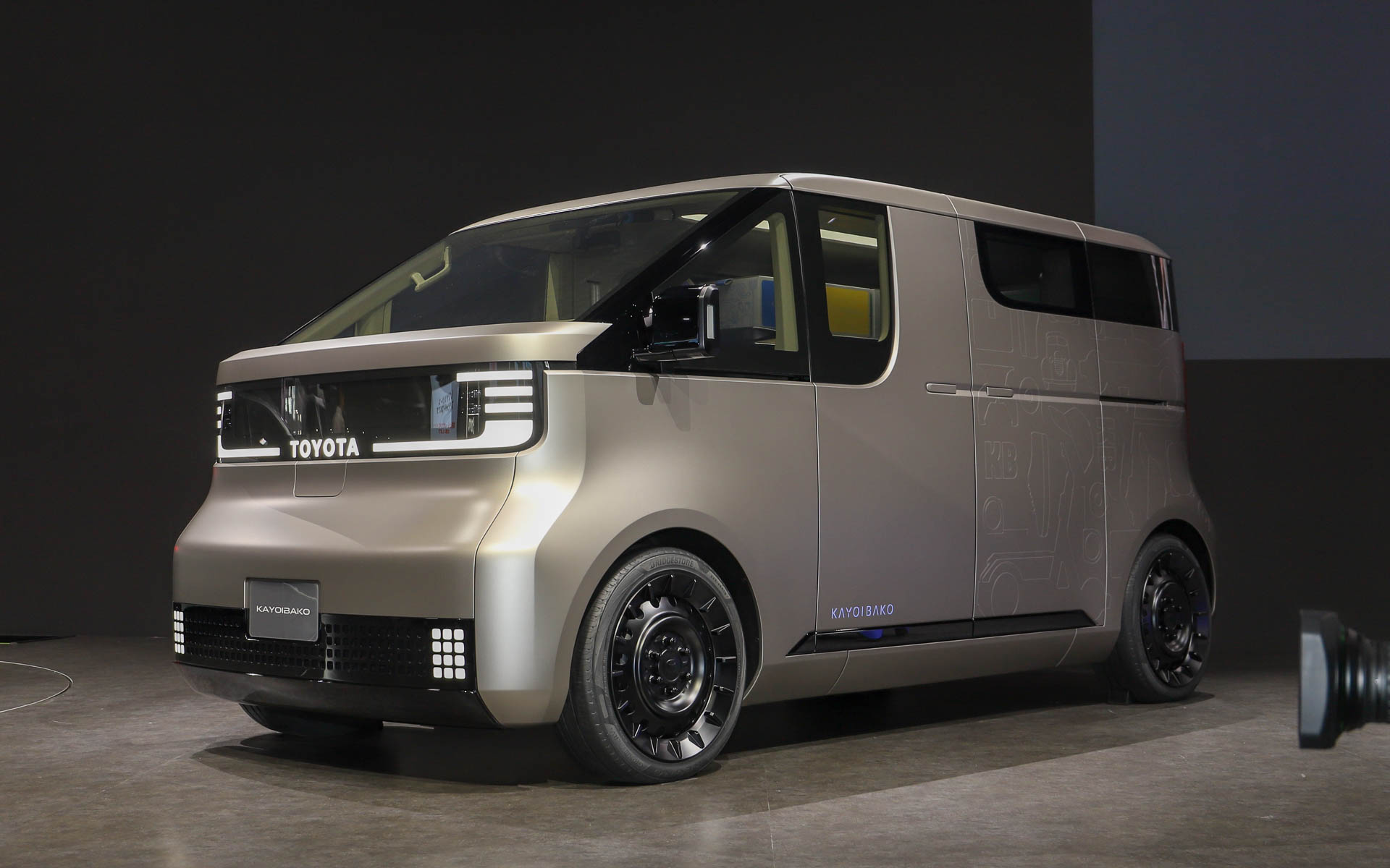 「KAYOIBAKO」は、SからXLまでいくつかのサイズがあり、小さな箱はダイハツが、大きな箱はトヨタがつくるという。