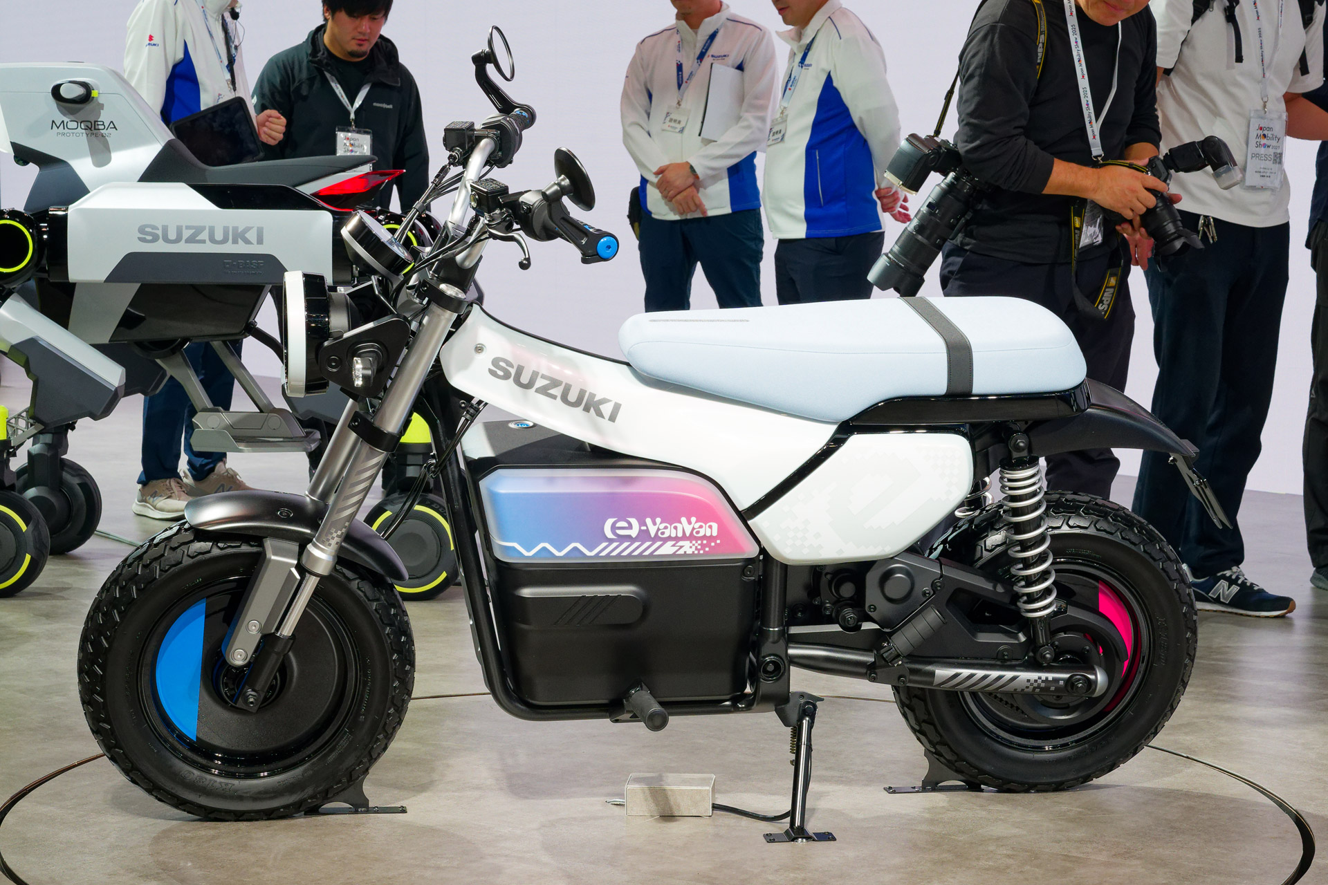 電動二輪「e-VanVan」