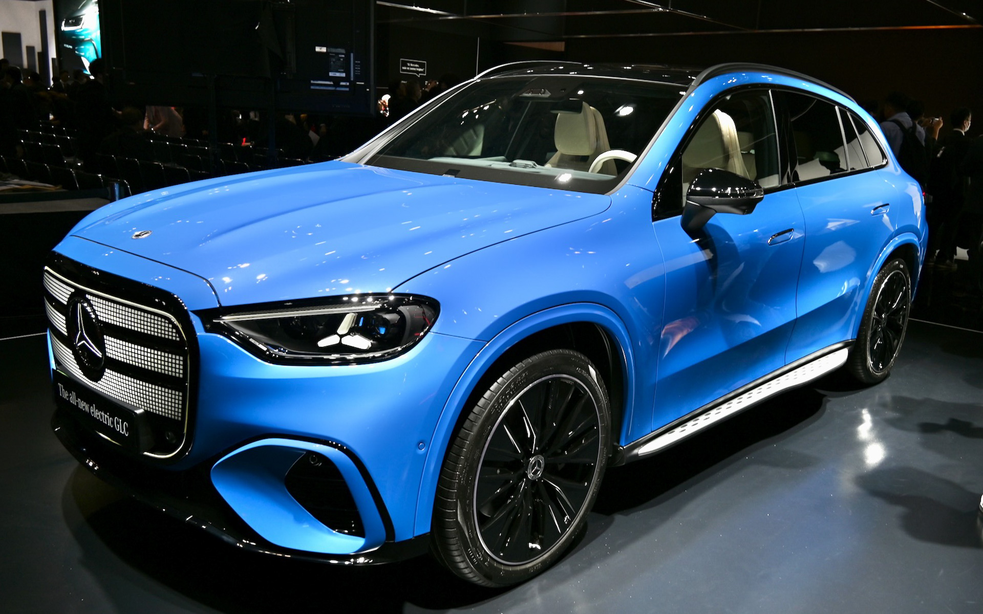 新型GLCのエクステリア。前後ライトは全てスリーポインテッドマークになった