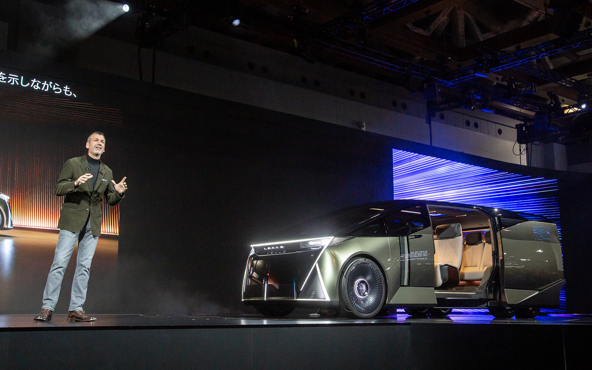 プレスカンファレンスを行なうサイモン・ハンフリーズ氏とLSコンセプト