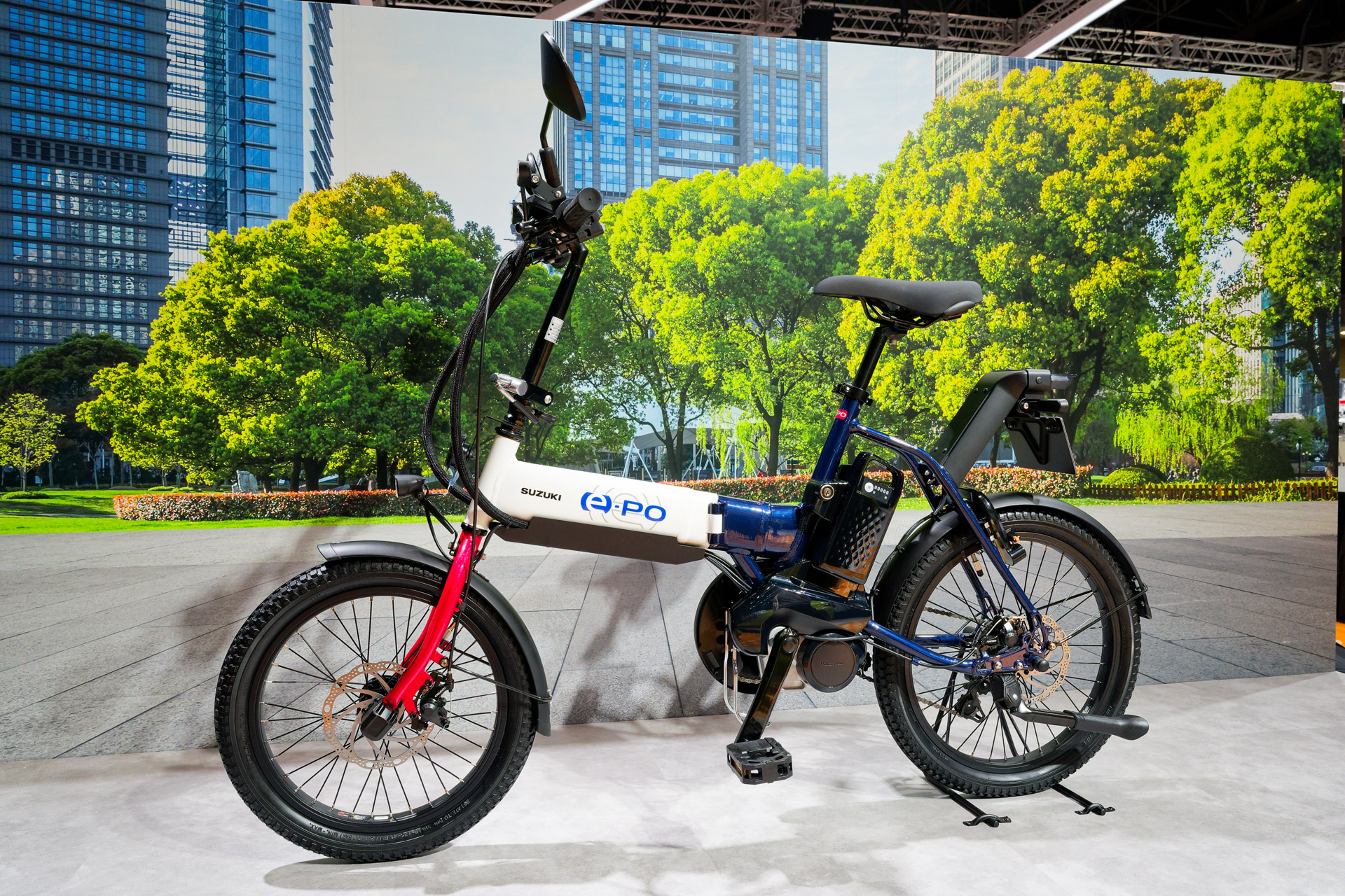 ペダル付き折り畳み電動バイクの「e-PO」