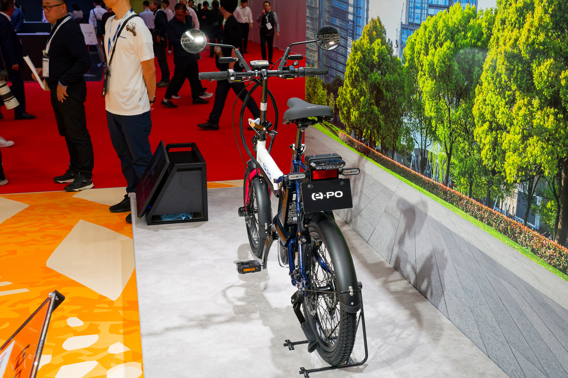 ペダル付き折り畳み電動バイクの「e-PO」