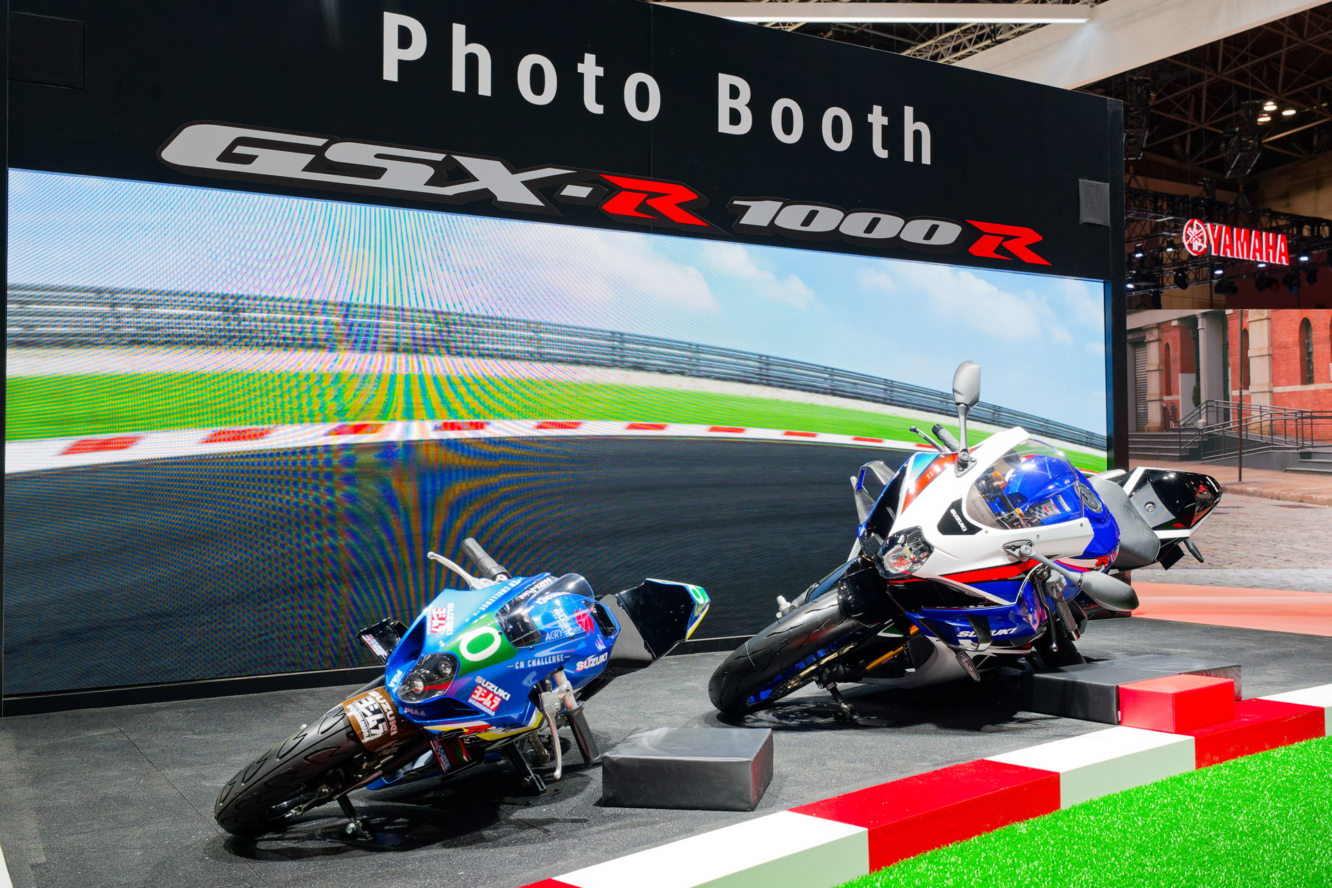 レーシングバイクのバンク体験ができるフォトブース