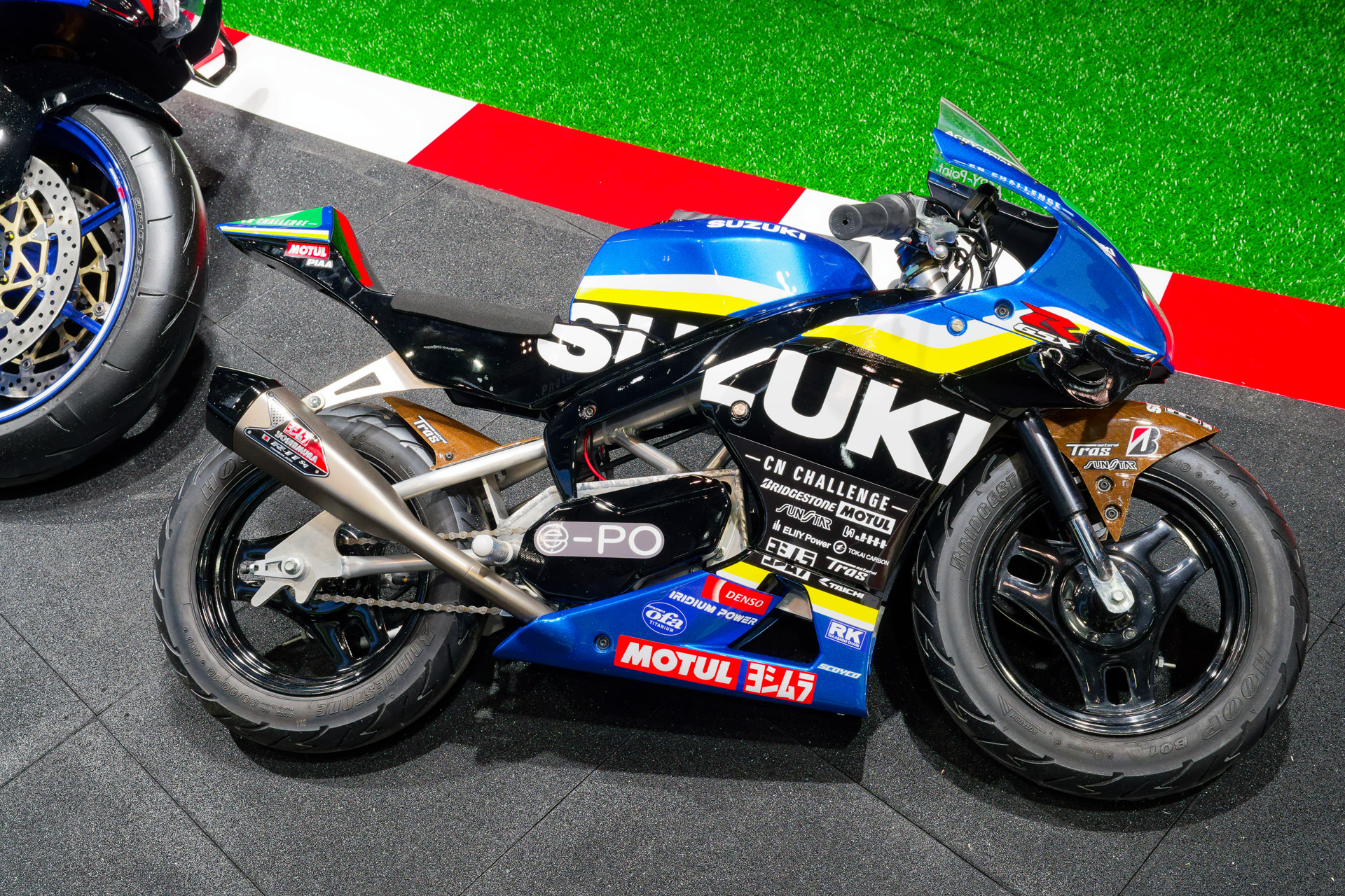 ここにある小型のバイクの動力にもe-POと同じものが採用されている（今回の展示では走行は不可）