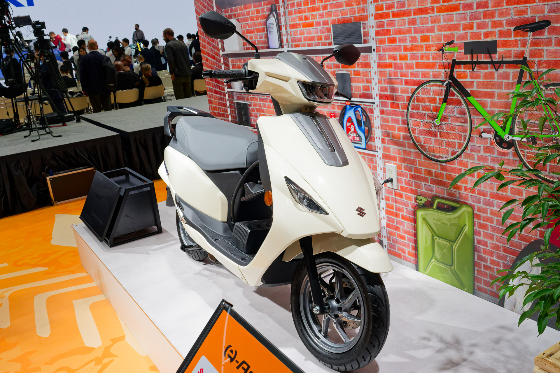 電動スクーター「e-Address」