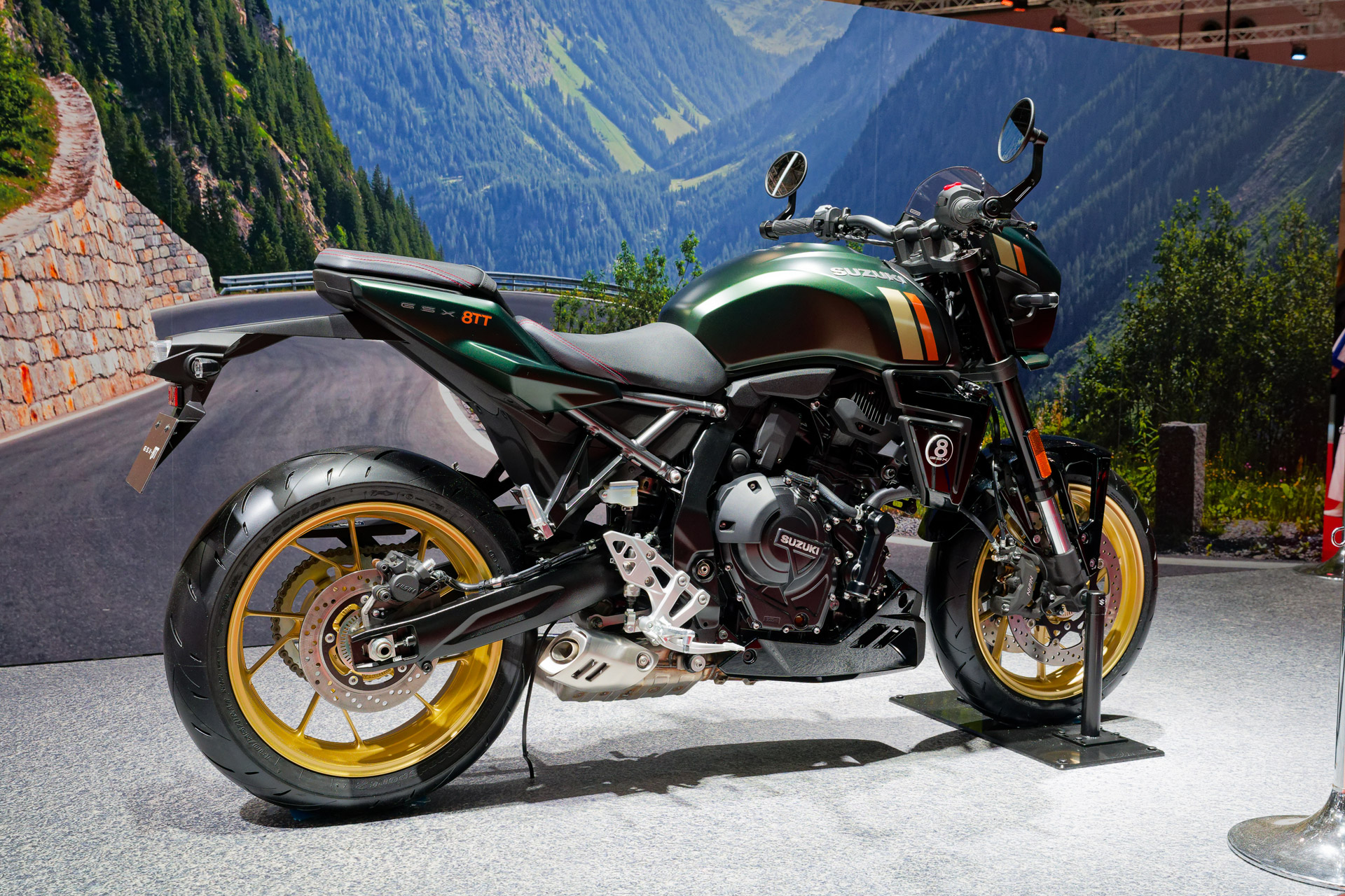 ネオレトロな新型ミドルスポーツ「GSX-8T」と「GSX-8TT」