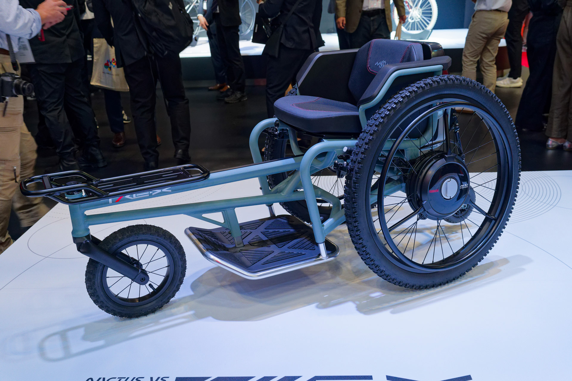 日進医療器とコラボしたアウトドア向け電動アシスト車いす