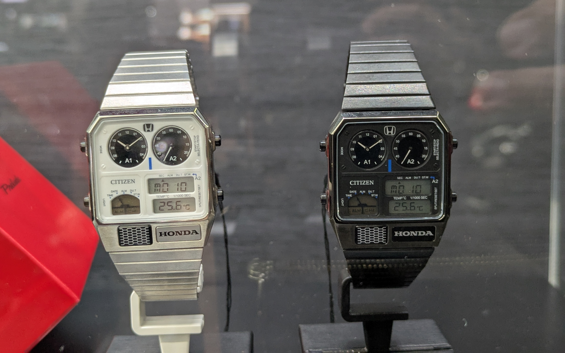 さまざまなホンダグッズが売っている