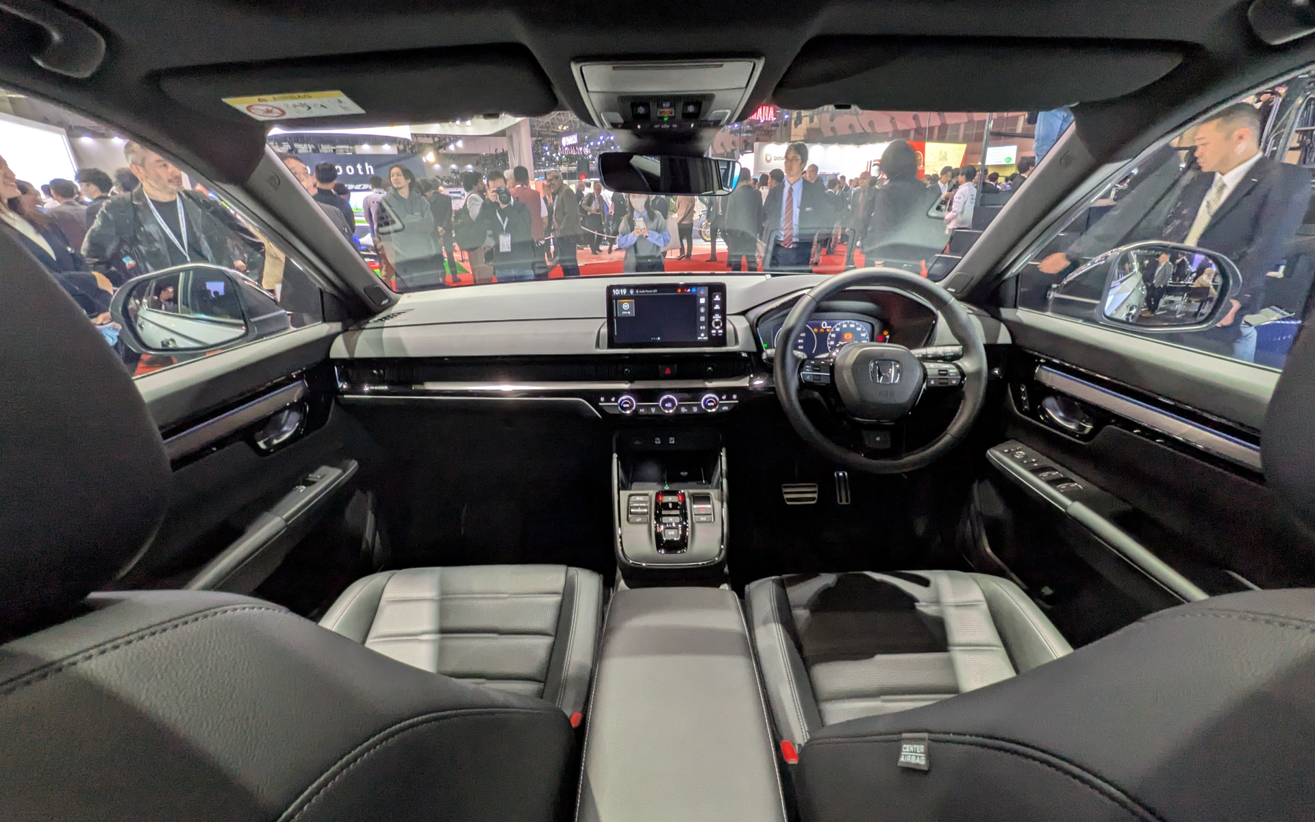 視界の広い水平基調のダッシュボード