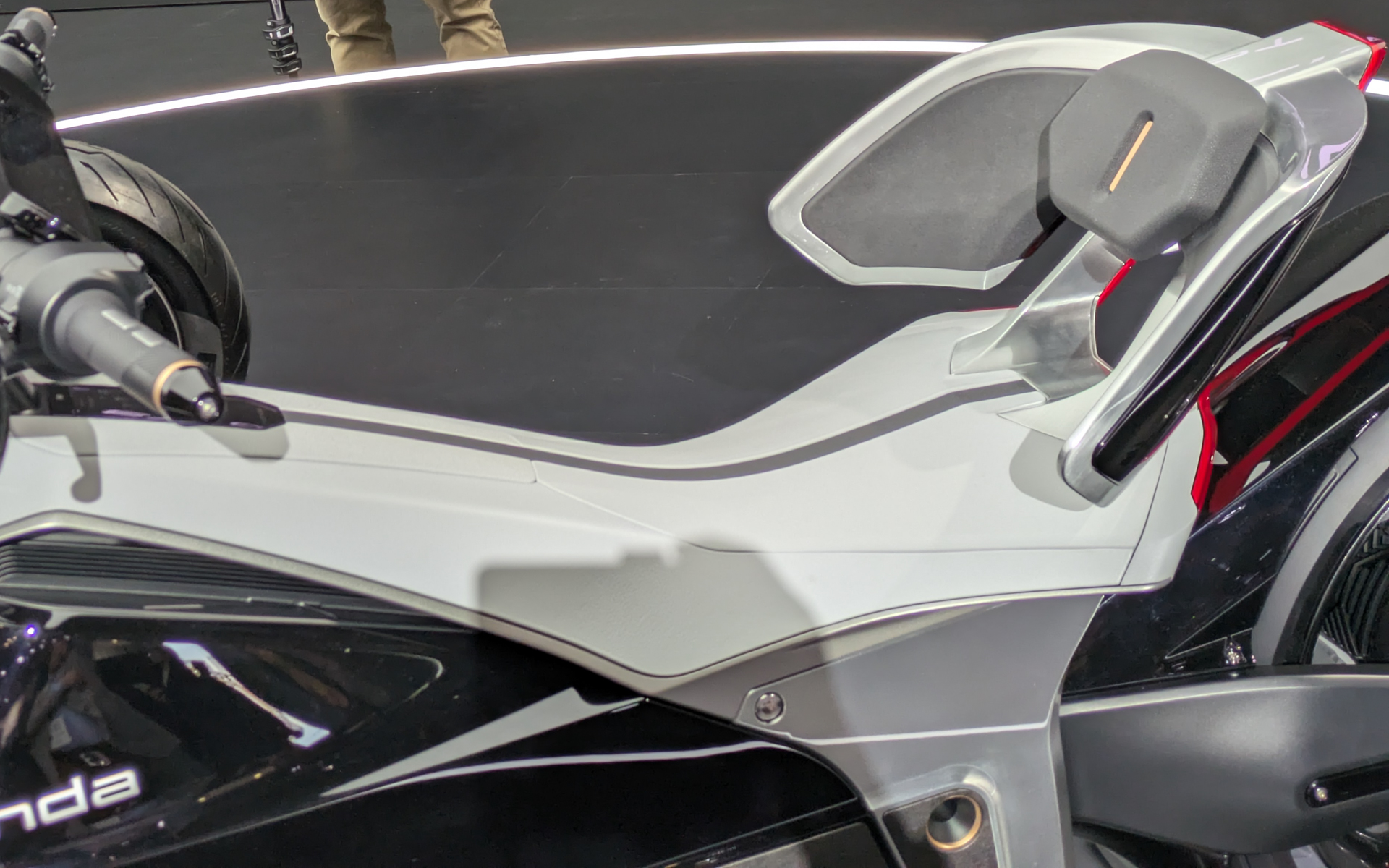 独特な形状のシートデザイン