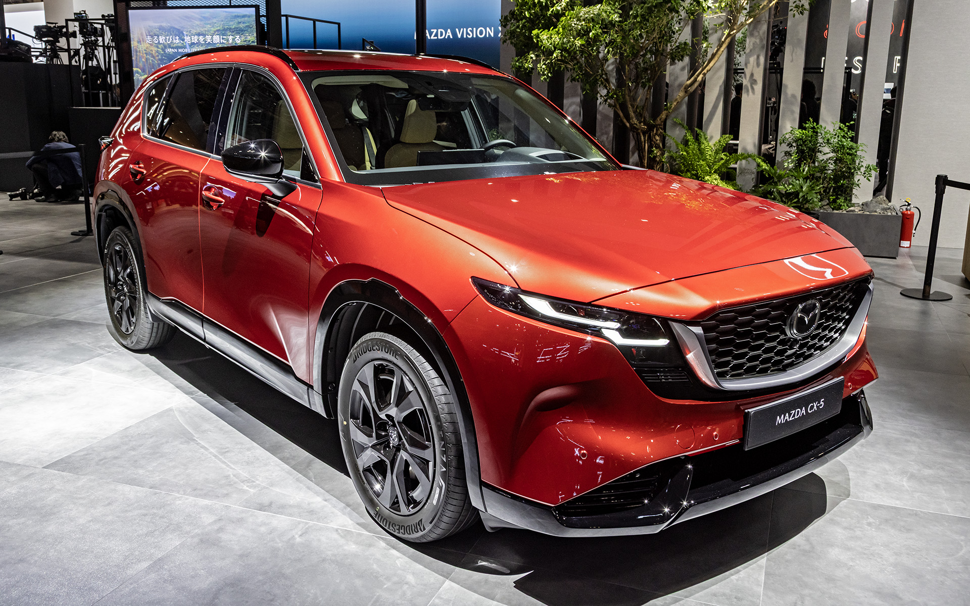 欧州仕様のCX-5も展示されている