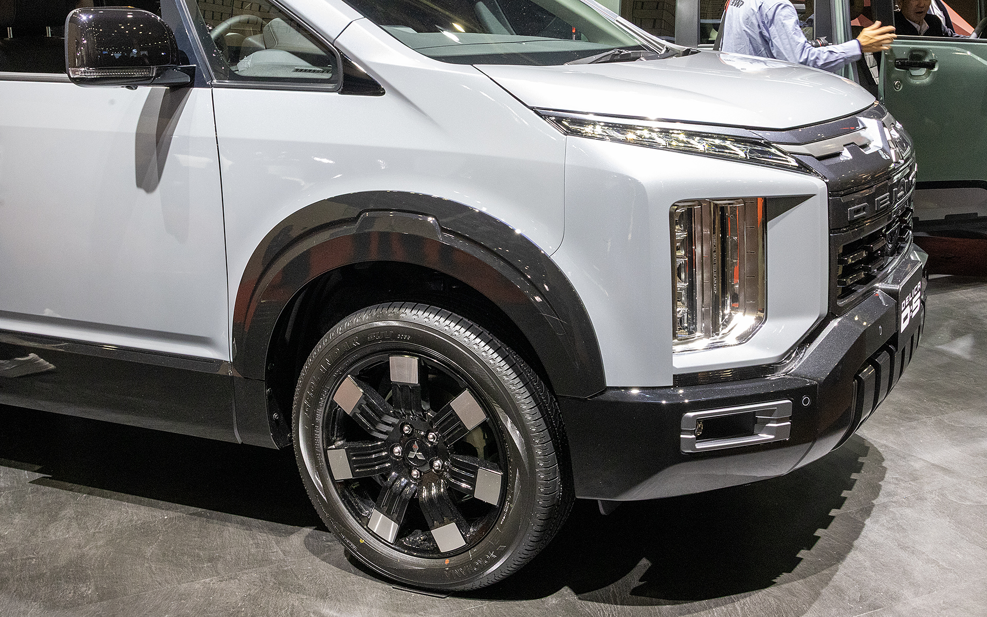 前後に10mmワイドのオーバーフェンダーが装着された