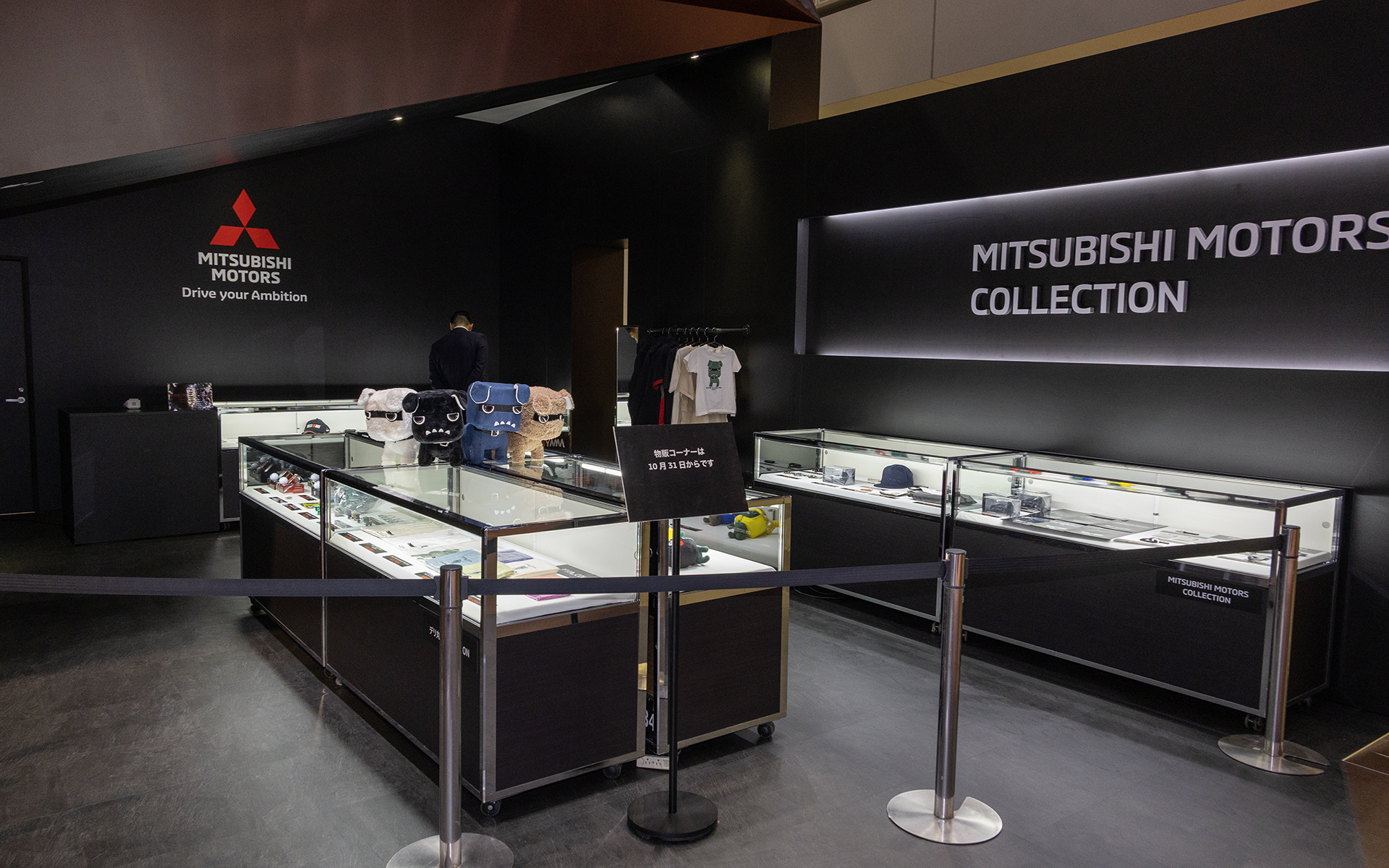 三菱自動車グッズの販売コーナーもある