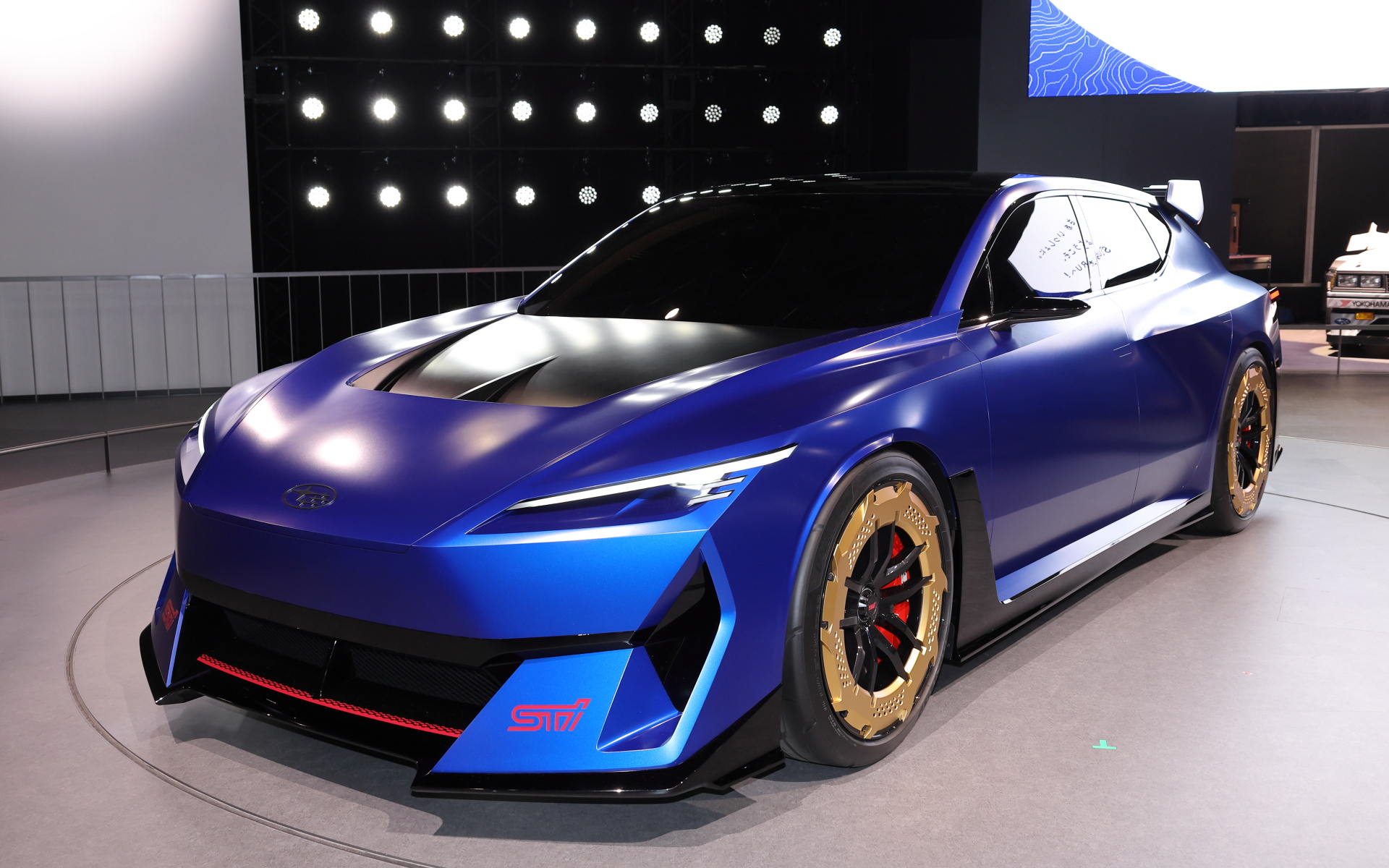 世界初公開したBEVのコンセプトモデル「Performance-E STI concept」