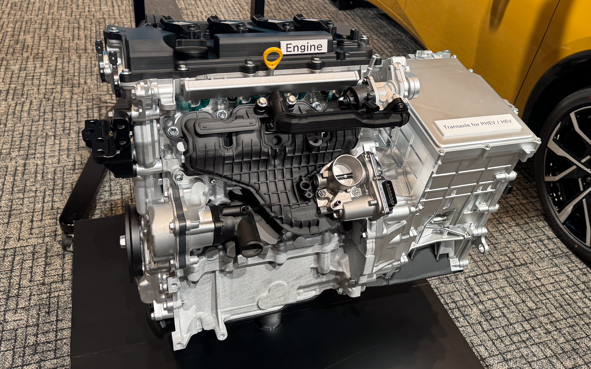 新しいカローラに搭載されるかもしれない開発中の新型4気筒1.5リッターエンジン「N15型」。電動化前提のエンジンのため、右側にはPHEV/HEVユニットが接続されている