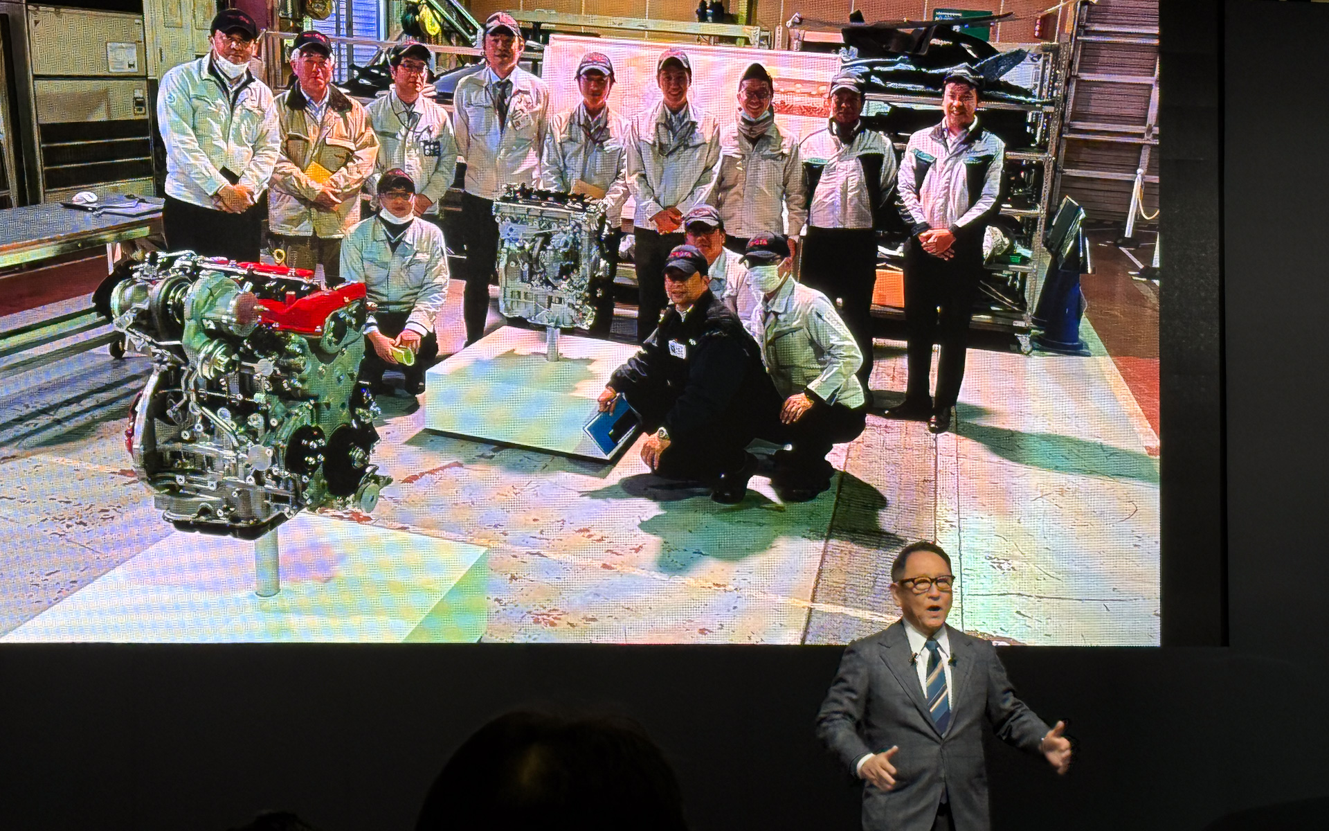 東京オートサロン2024で突如新開発エンジン2つを明らかにしたトヨタ自動車株式会社 代表取締役会長 豊田章男氏。佐藤社長以下、経営メンバーに提案して開発にとりかかったという。当時は、将来はバッテリEV一辺倒と言われていたため、新型エンジン開発宣言は強烈なインパクトがあった