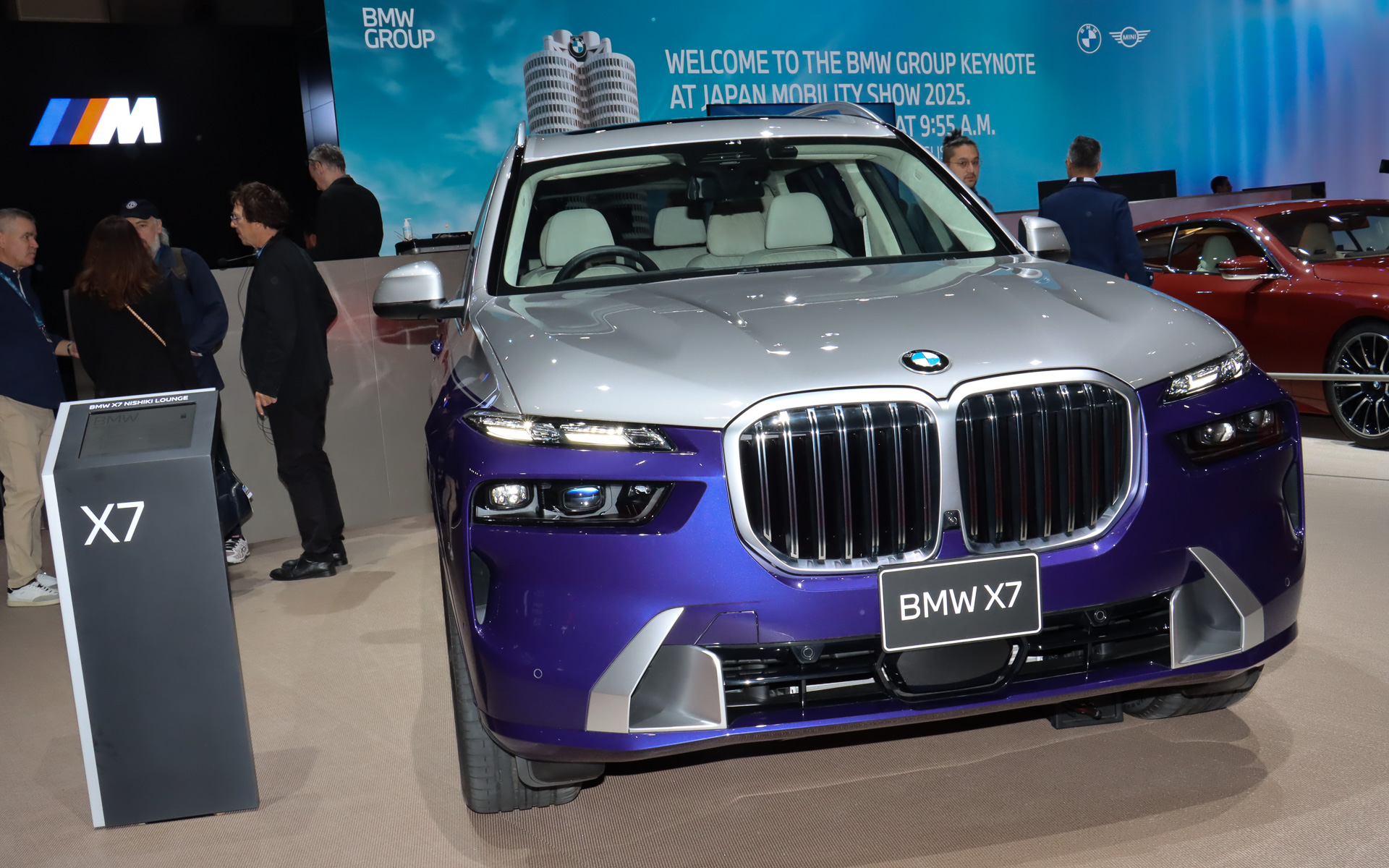 専用2トーン塗装によって外観でも「星がきらめく美しさに満たされた安らぎの空間」を表現している