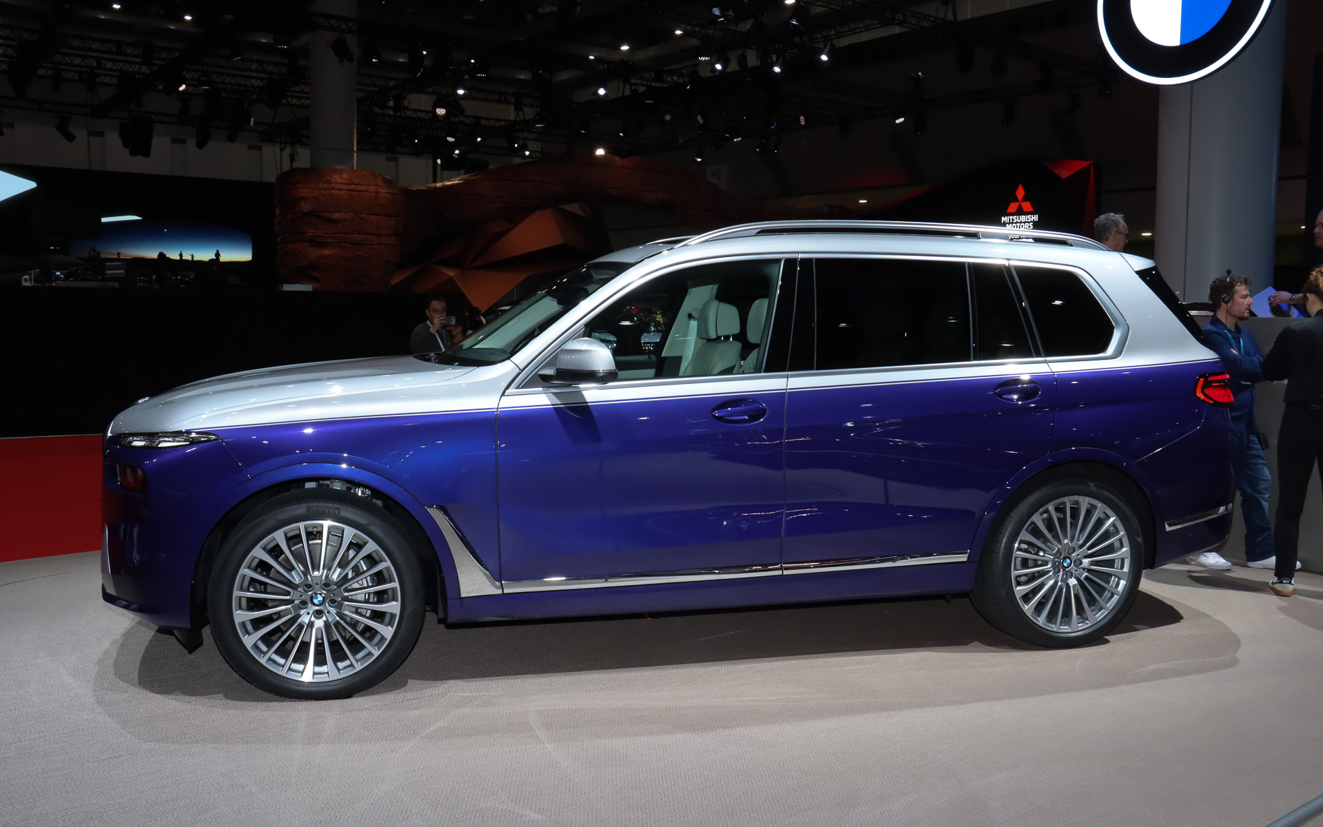 専用2トーン塗装によって外観でも「星がきらめく美しさに満たされた安らぎの空間」を表現している