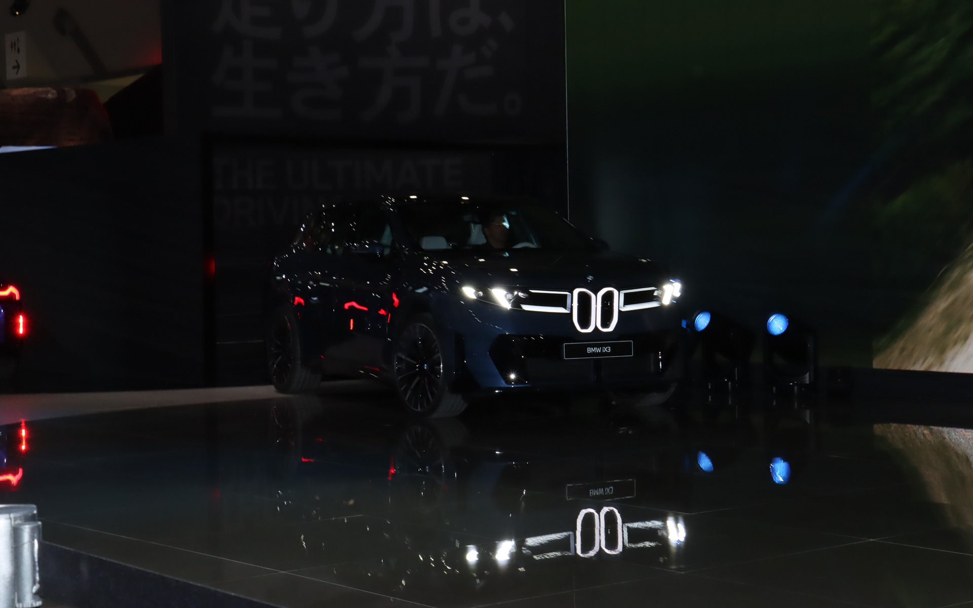 M2 CSとは逆サイドから新型iX3が登場した