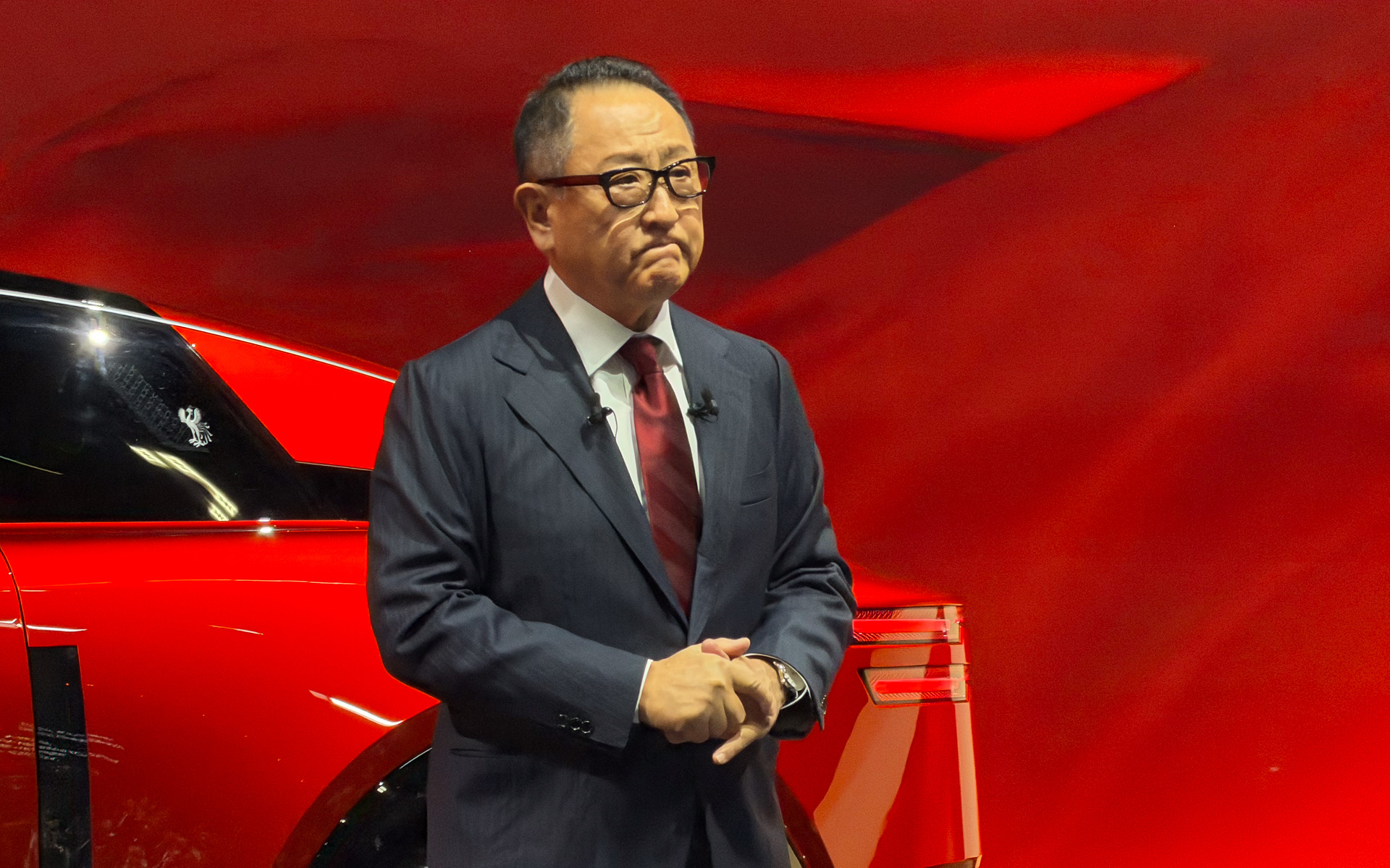 センチュリーのプレゼンテーション途中、日本のモノ作りに対する思いが感極まり、あふれ出す感情を必死に抑えているようにも見えた豊田章男会長