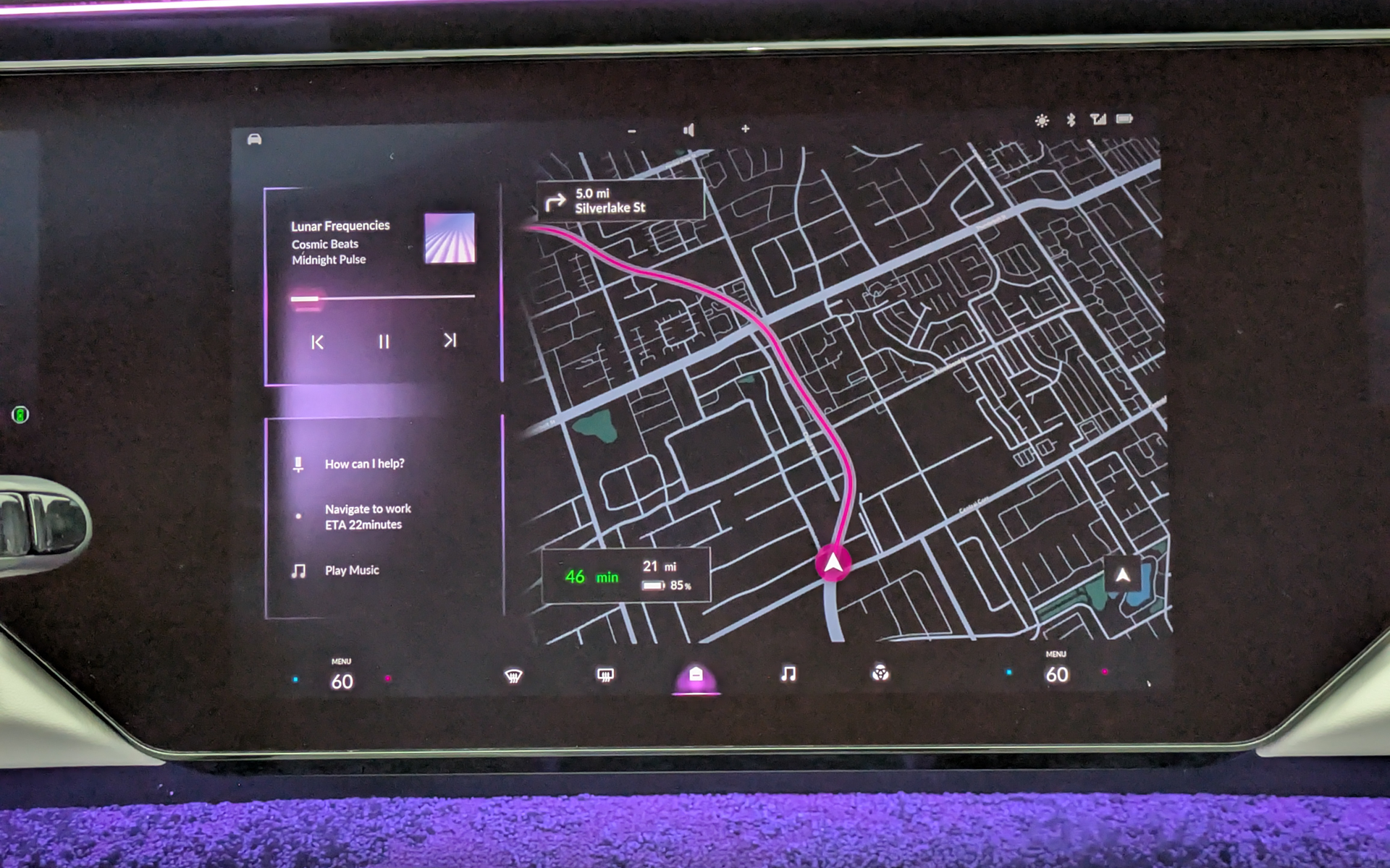 センターディスプレイ。起動時にはウインドウズの画面が表示されていた