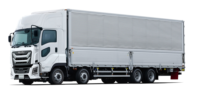 いすゞ、新キャブデザイン採用の「ギガ」をジャパンモビリティショー