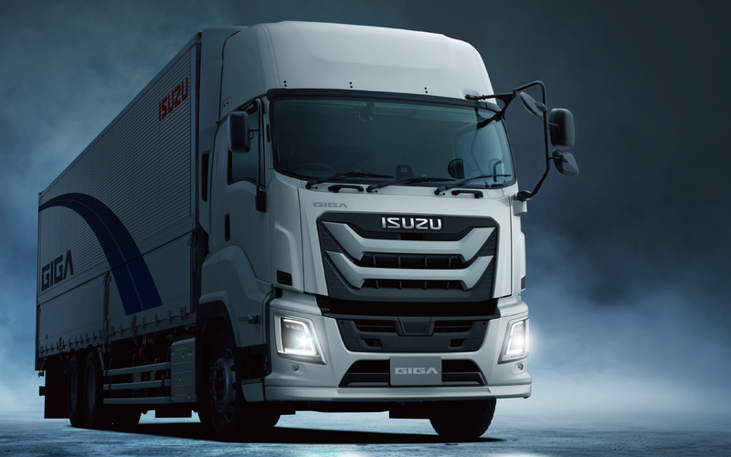 いすゞ、新キャブデザイン採用の「ギガ」をジャパンモビリティショー