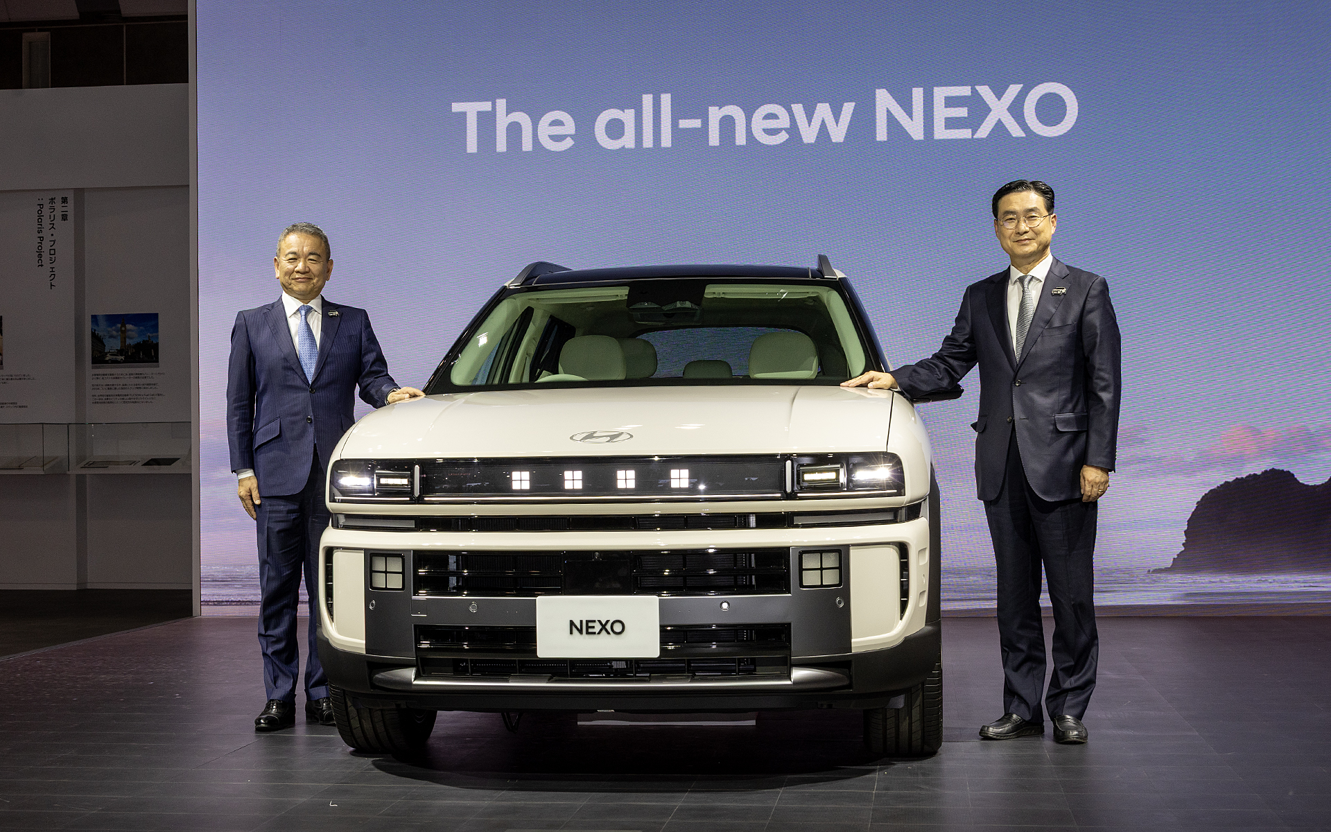 右側がHyundai Motor Company副社長 Chung Yoo Seok(ジョン・ユソク)氏。左側がHyundai Mobility Japan株式会社の代表取締役社長 七五三木敏幸氏