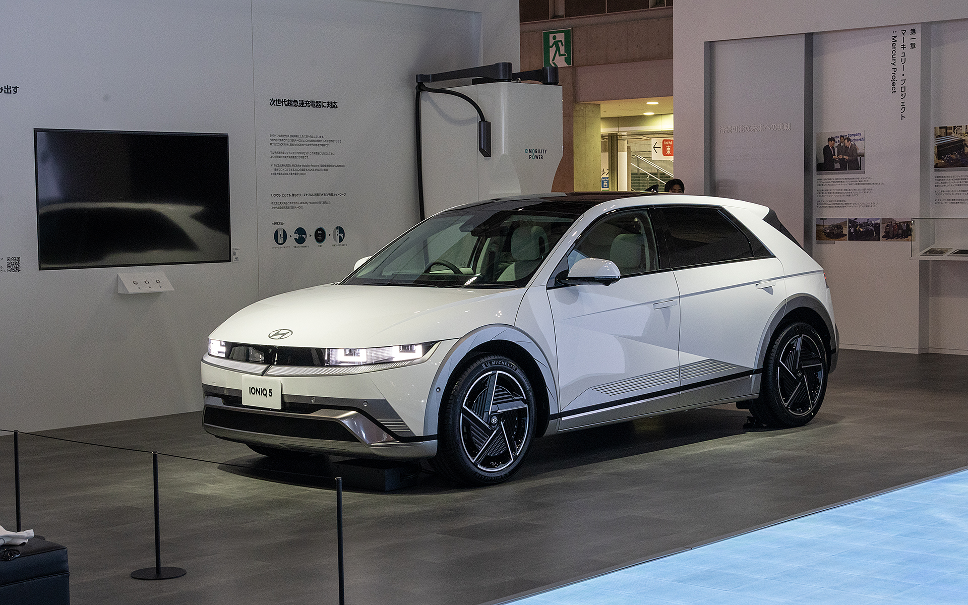 ブースにはアイオニック5も展示されている